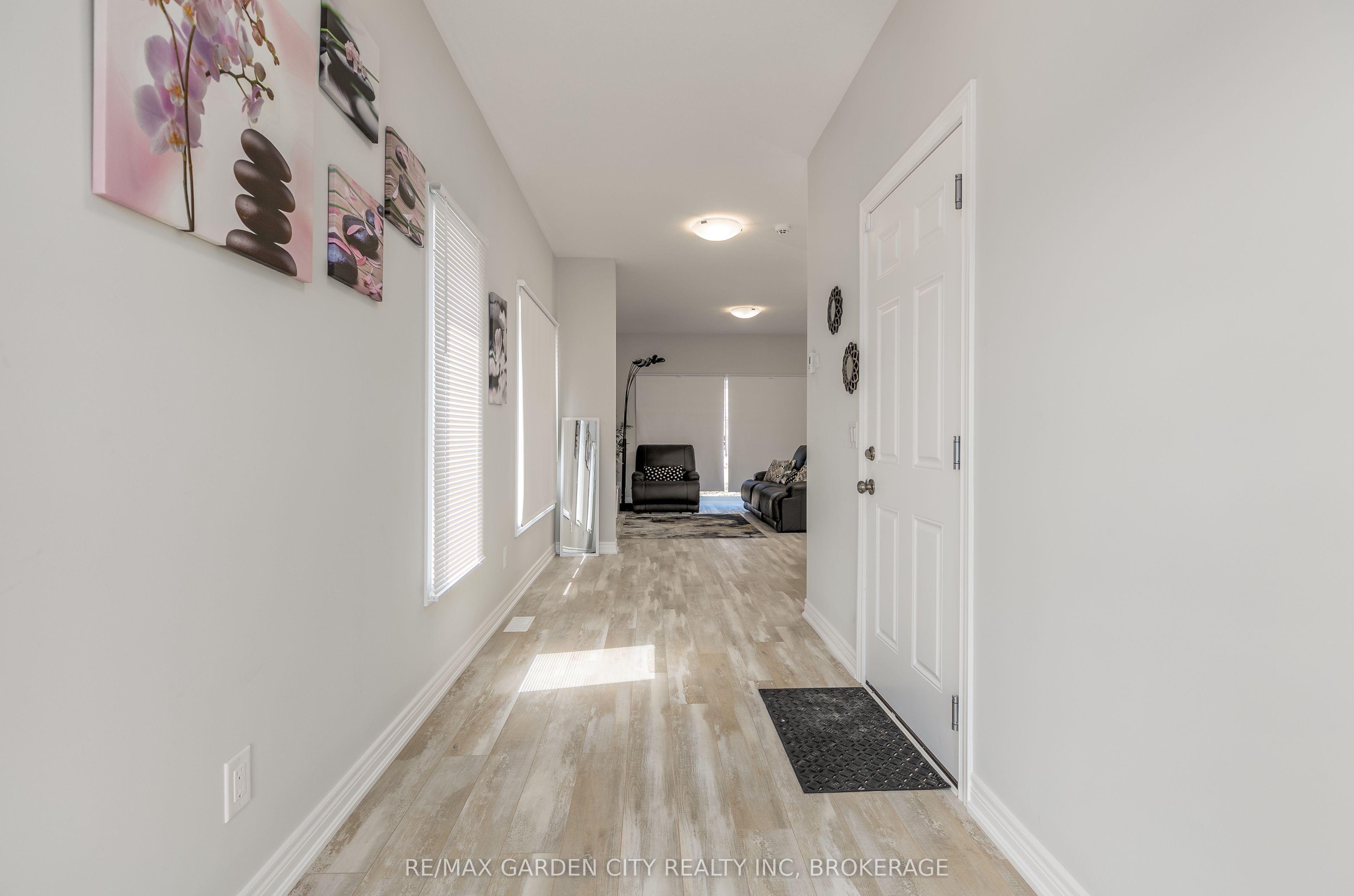 33 Bounty Avenue, Thorold, ON L2V 0H3 photo 2
