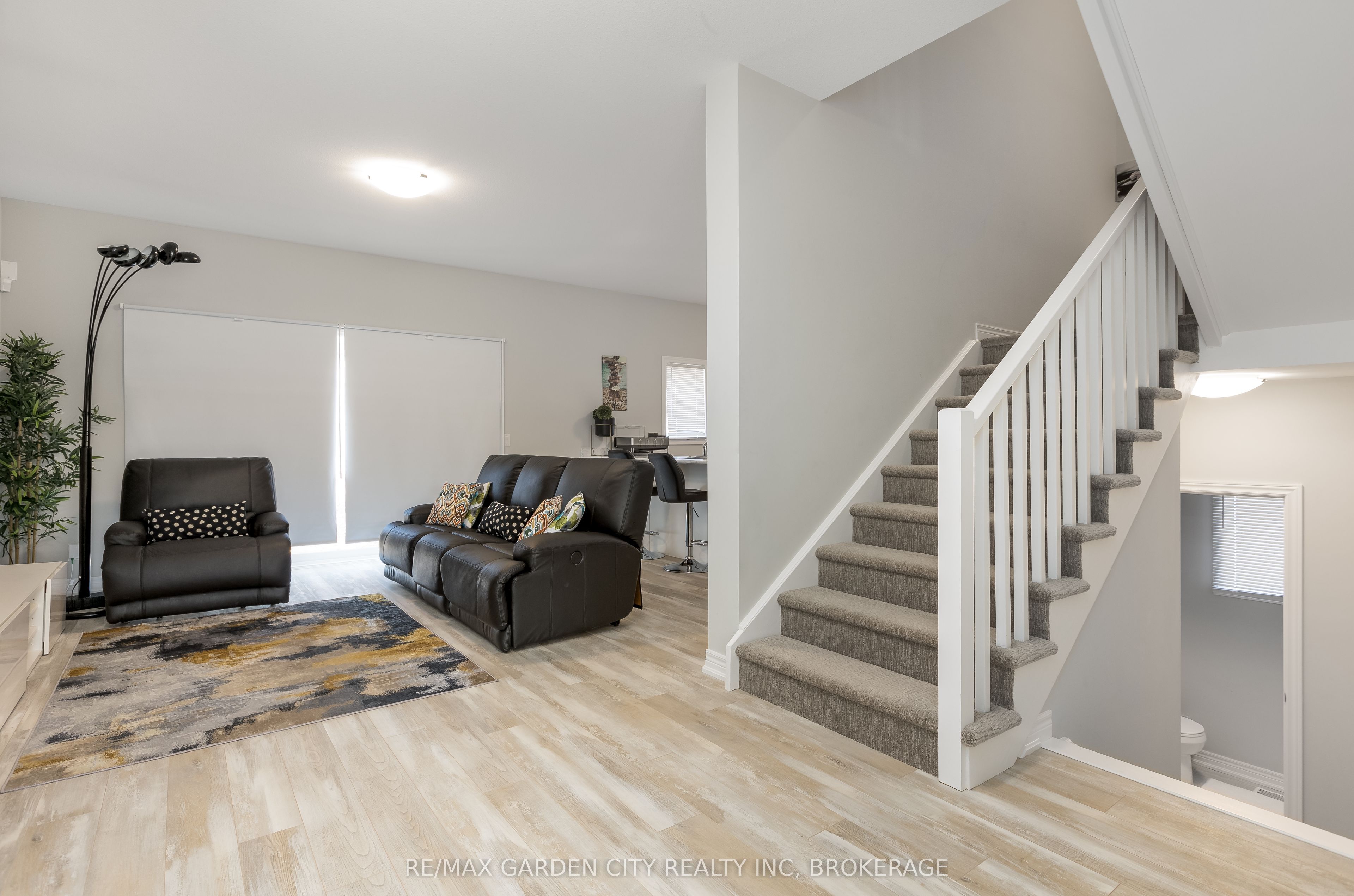 33 Bounty Avenue, Thorold, ON L2V 0H3 photo 3