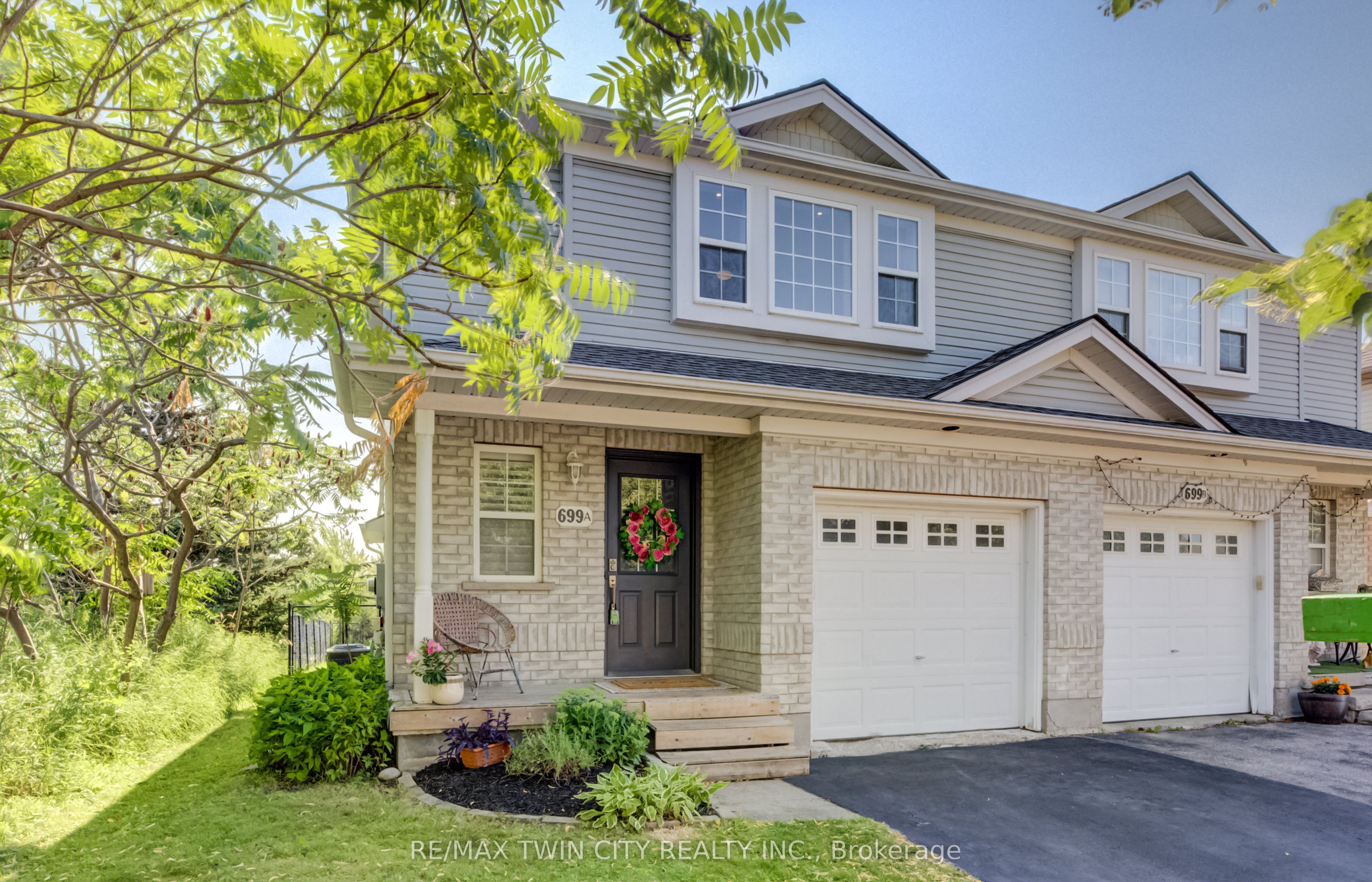 699 Zermatt Drive A, Waterloo, ON N2T 2W7 photo 2