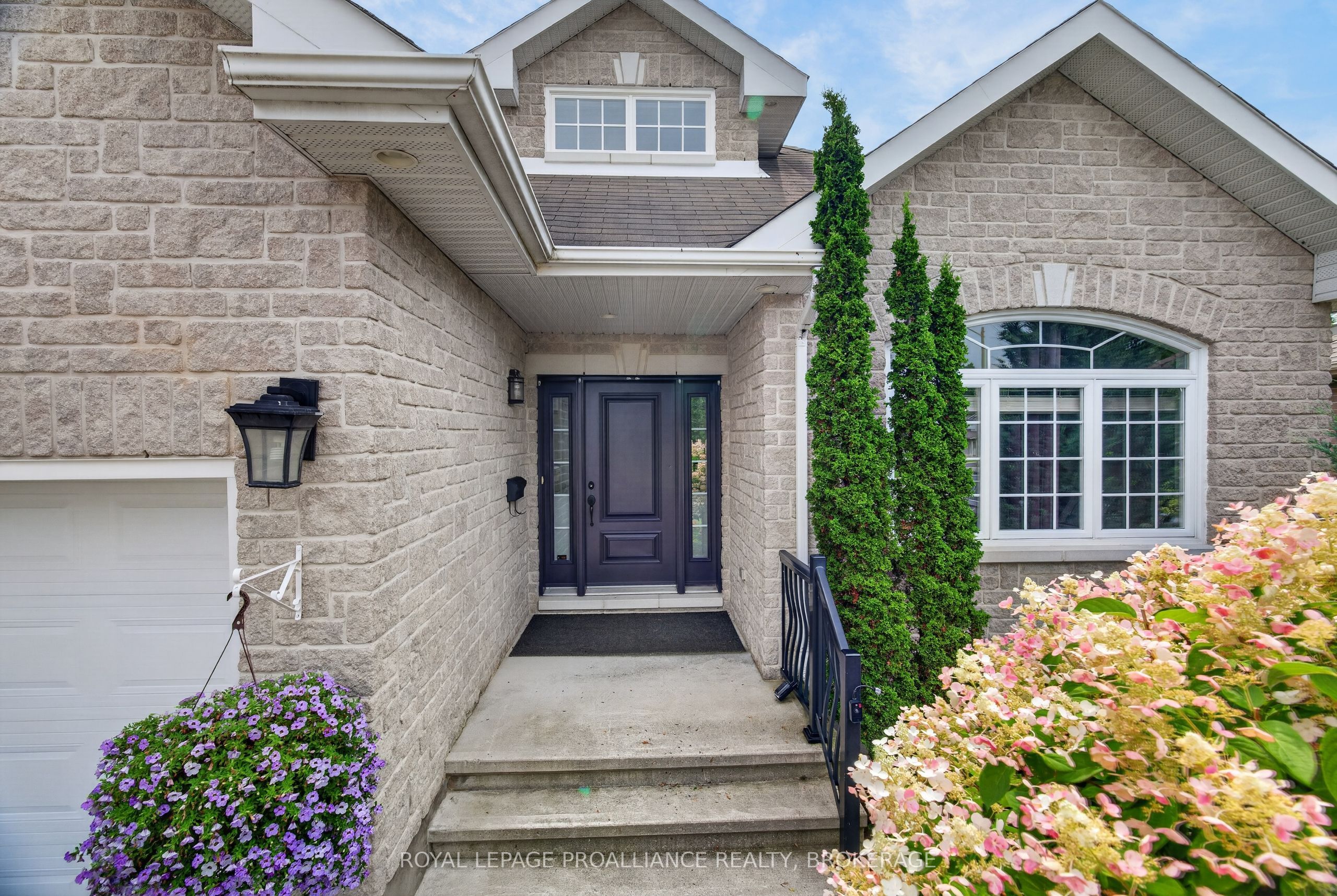 995 Granite Court, Kingston, ON K7M 8W9 photo 3