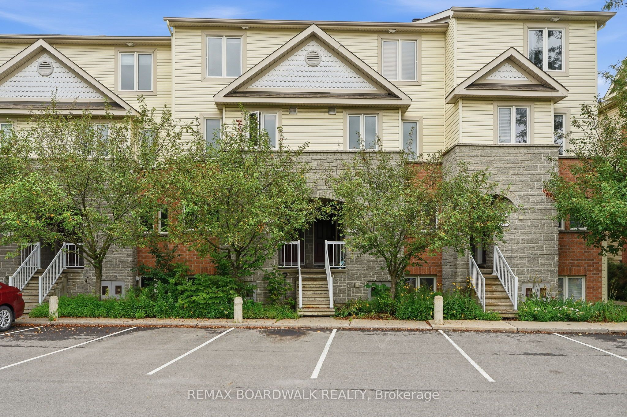 59 Strathaven Private 84, Cyrville - Carson Grove - Pineview, ON K1J 1K7