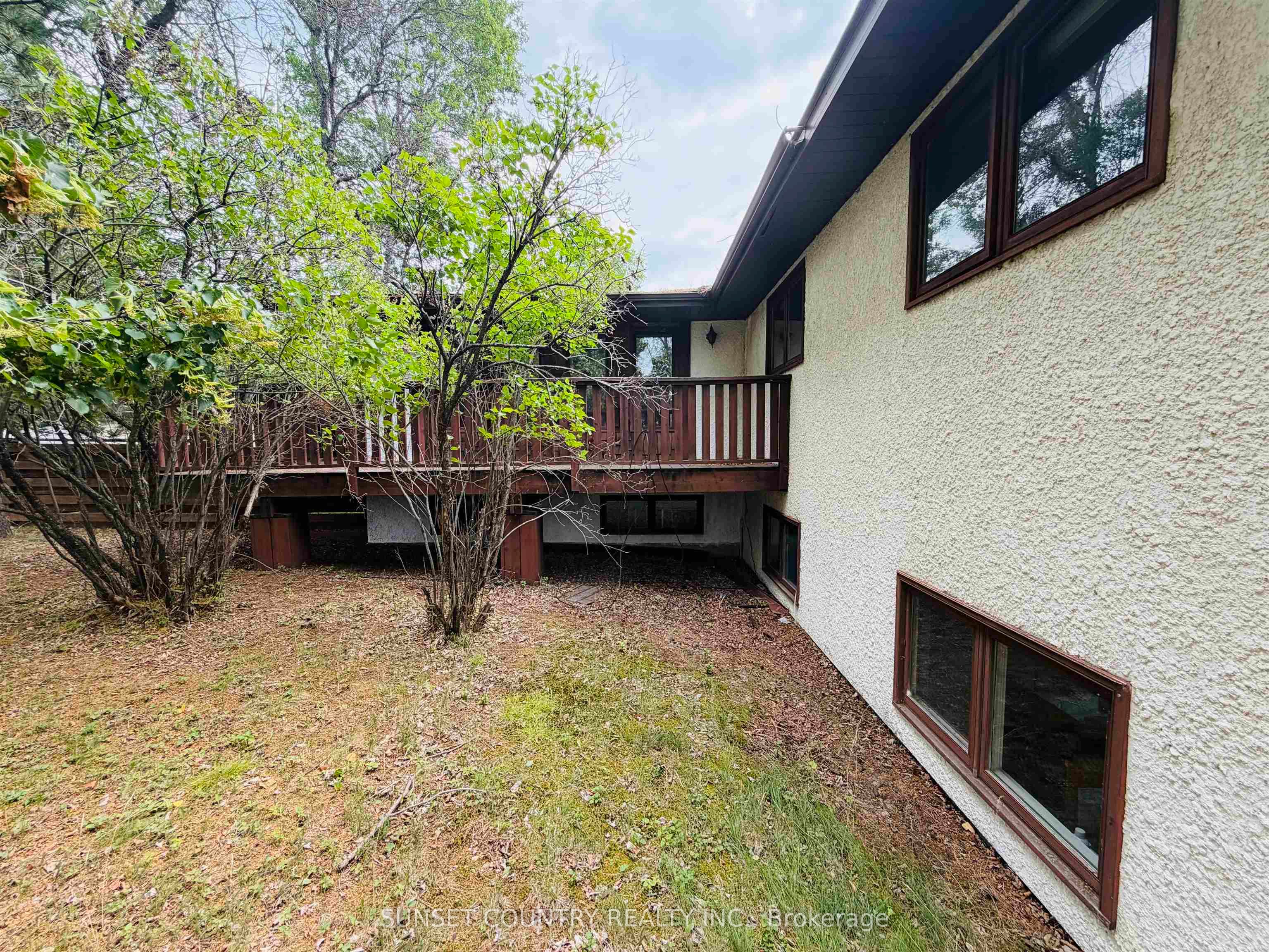 239 Memorial Avenue, Dryden, ON P8N 2M6 photo 3