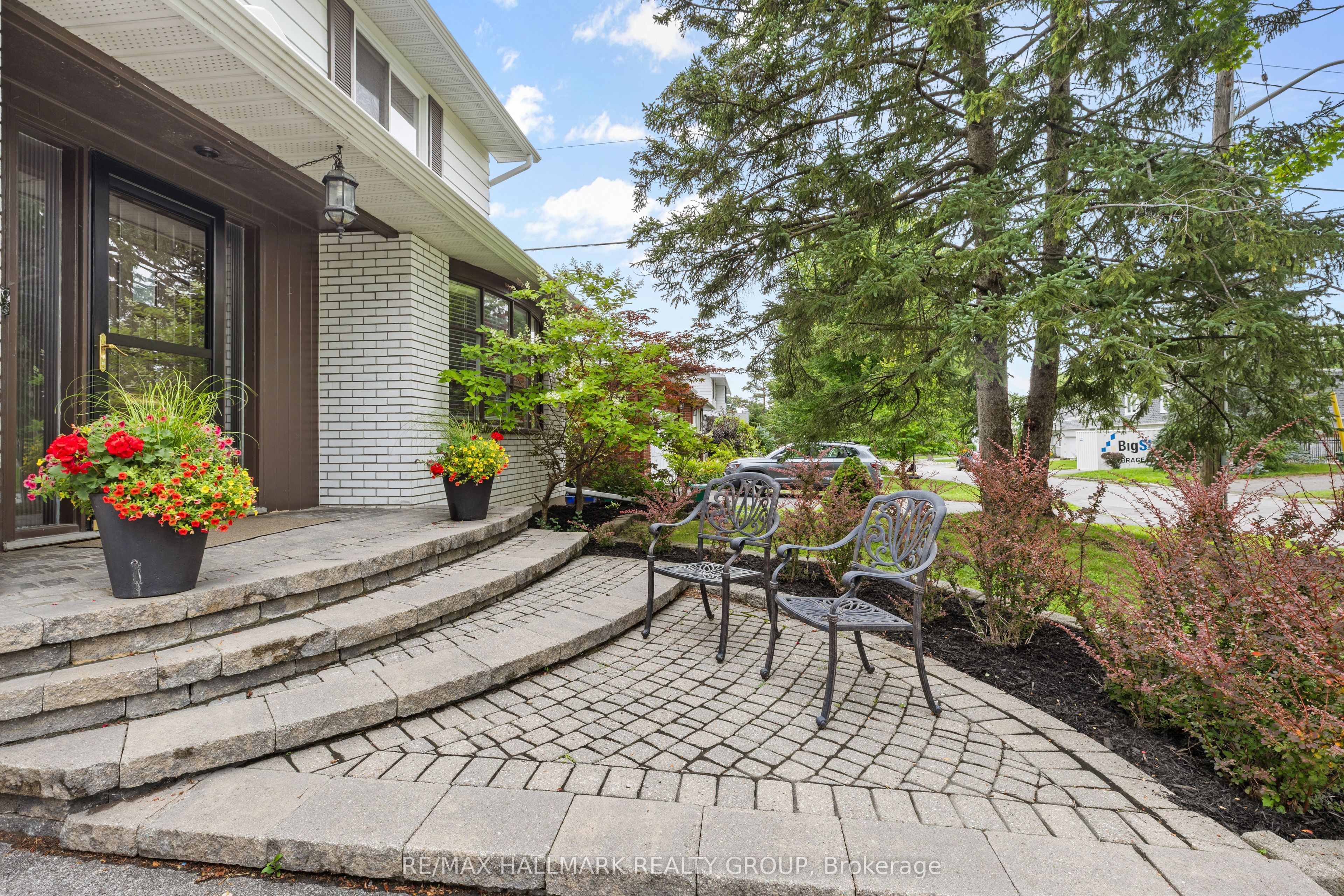 932 Dresden Crescent, Britannia Heights - Queensway Terrace N and Area, ON K2B 5J1 photo 2