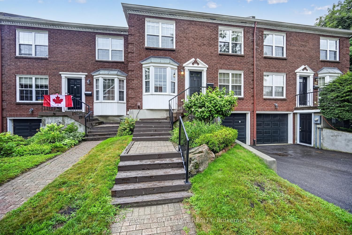 25 Country Club Place, Brockville, ON K6V 6T8