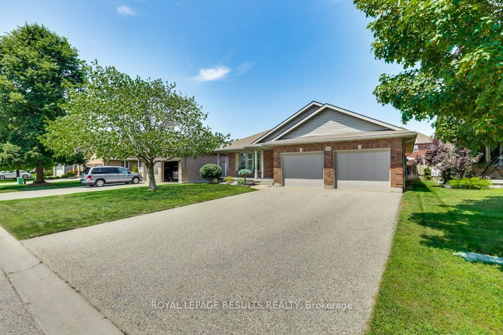 126 Glendale Drive, Tillsonburg, ON N4G 5V9 photo 2