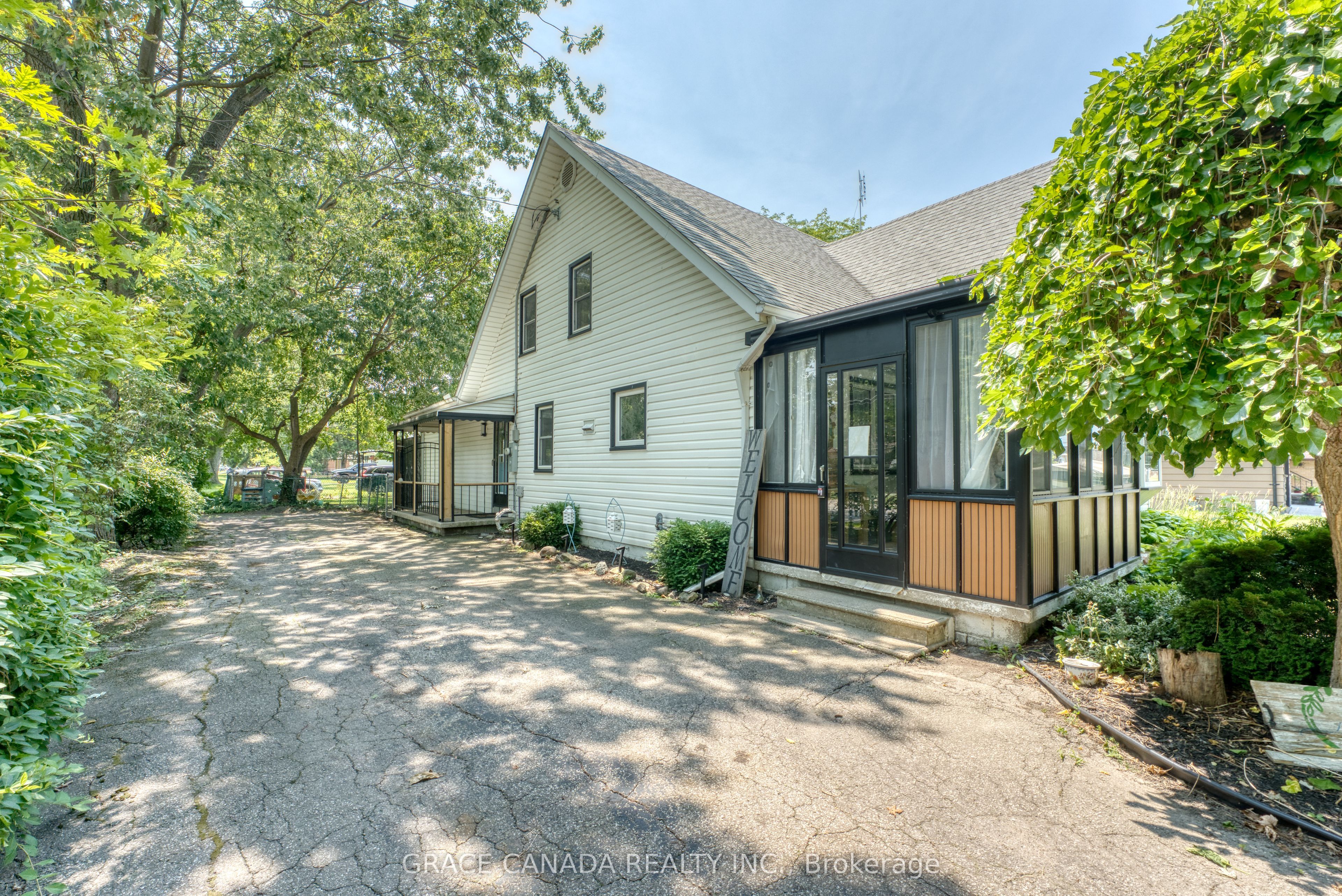 12437 St Thomas Street, Tecumseh, ON N8N 1H7