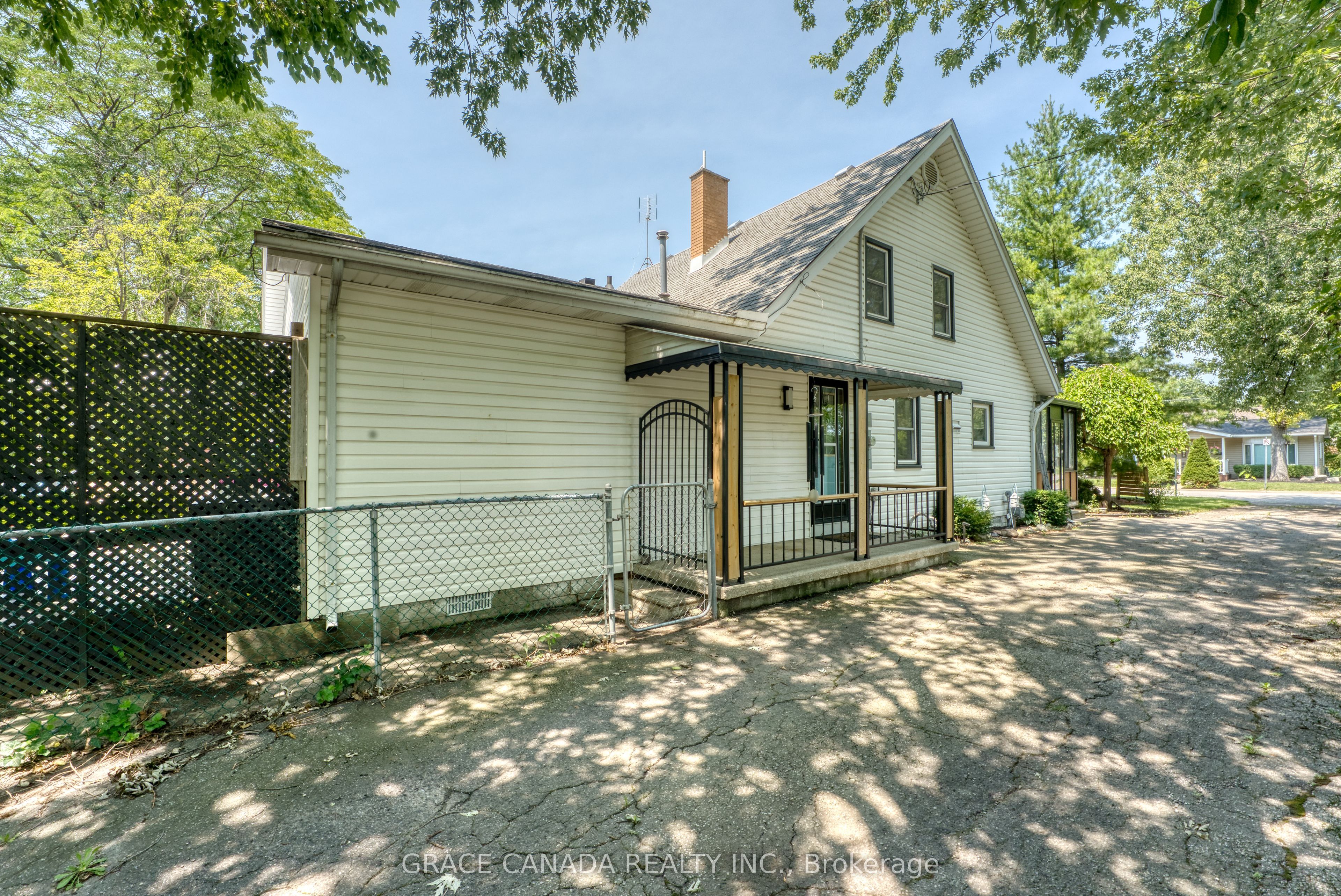 12437 St Thomas Street, Tecumseh, ON N8N 1H7 photo 4