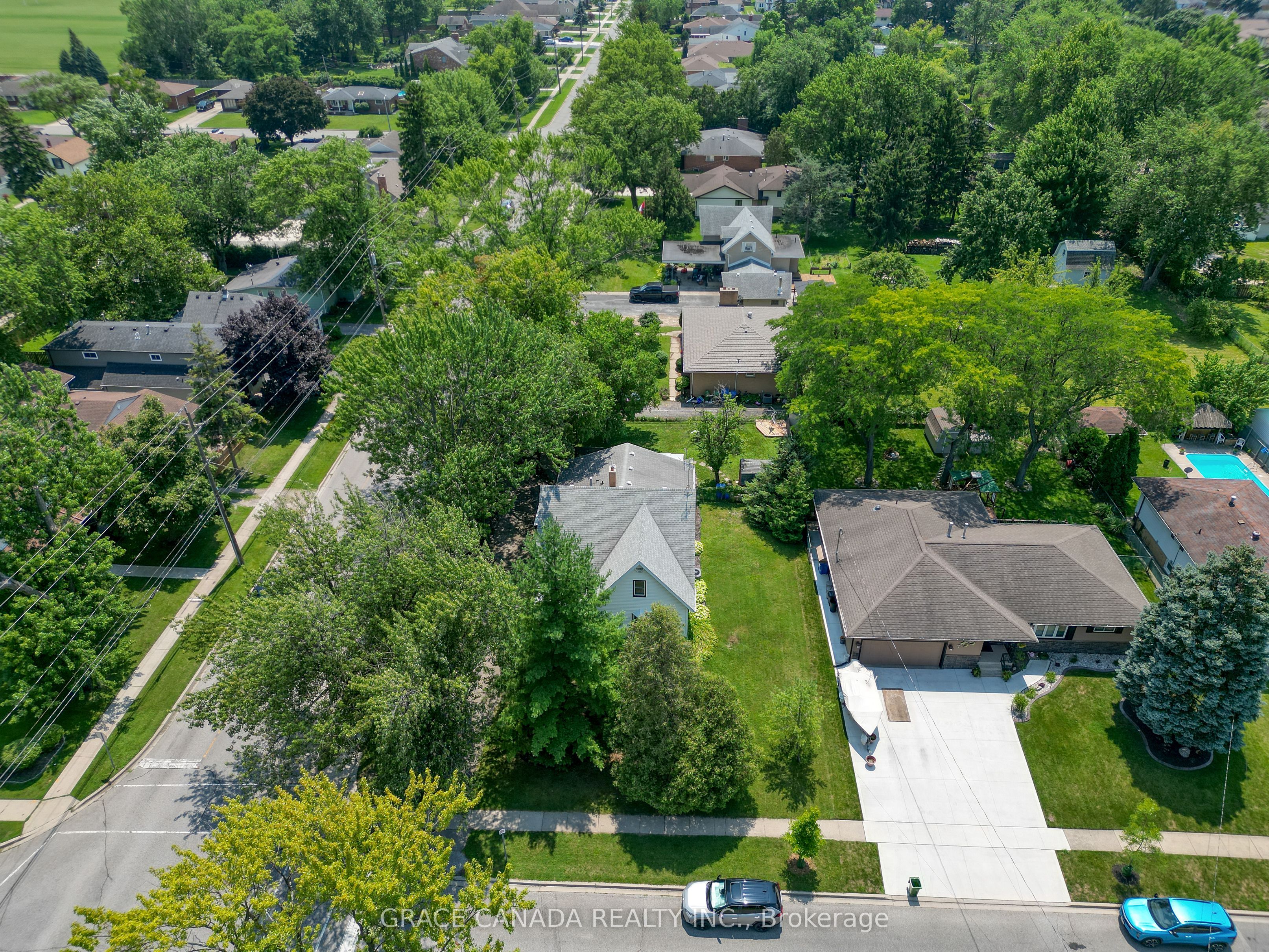12437 St Thomas Street, Tecumseh, ON N8N 1H7 photo 5