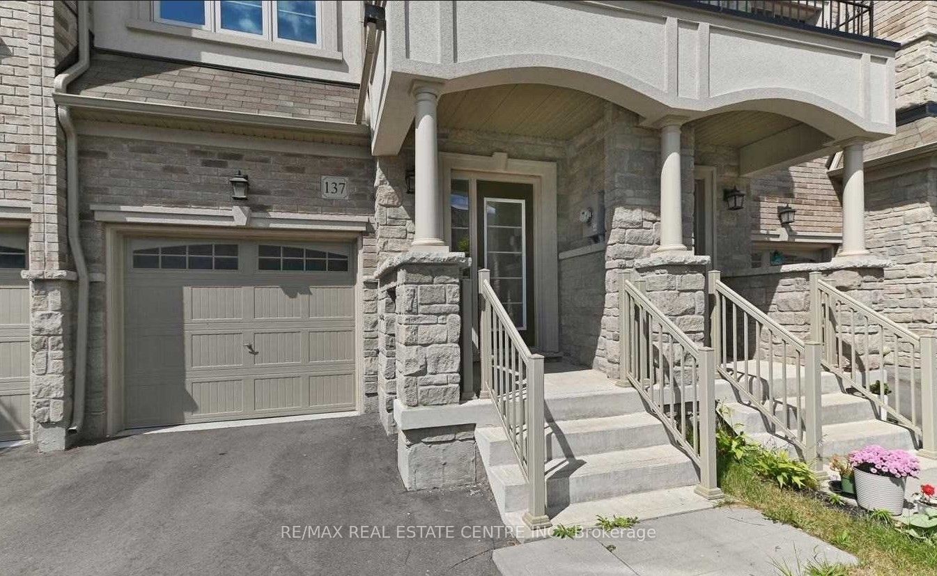 137 Borers Creek Circle, Hamilton, ON L8B 1W3