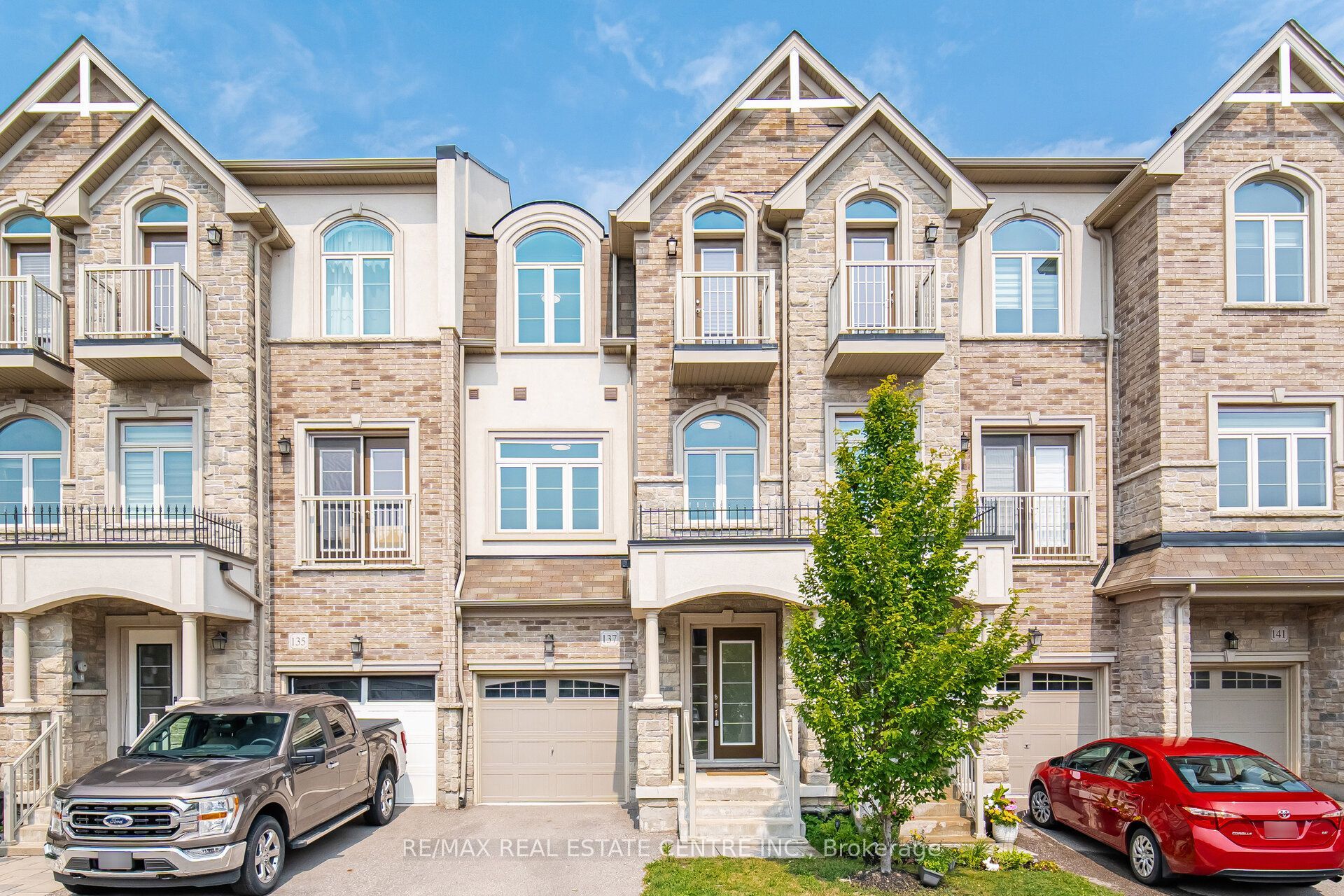 137 Borers Creek Circle, Hamilton, ON L8B 1W3 photo 2