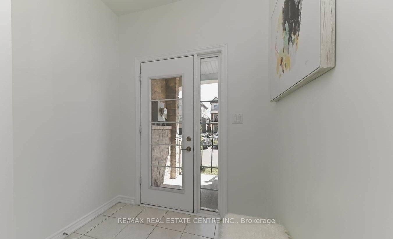 137 Borers Creek Circle, Hamilton, ON L8B 1W3 photo 5