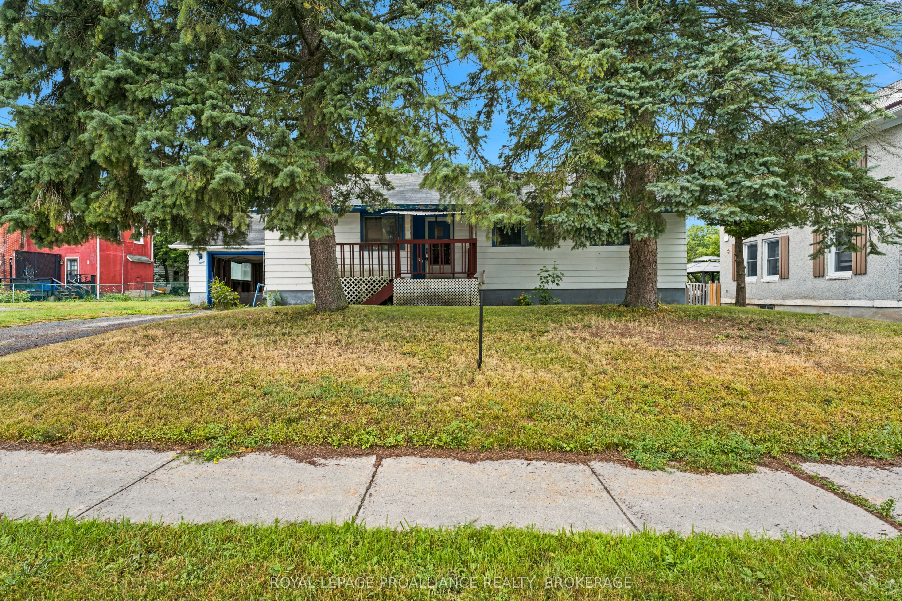 30 Elm Street, Gananoque, ON K7G 2S7