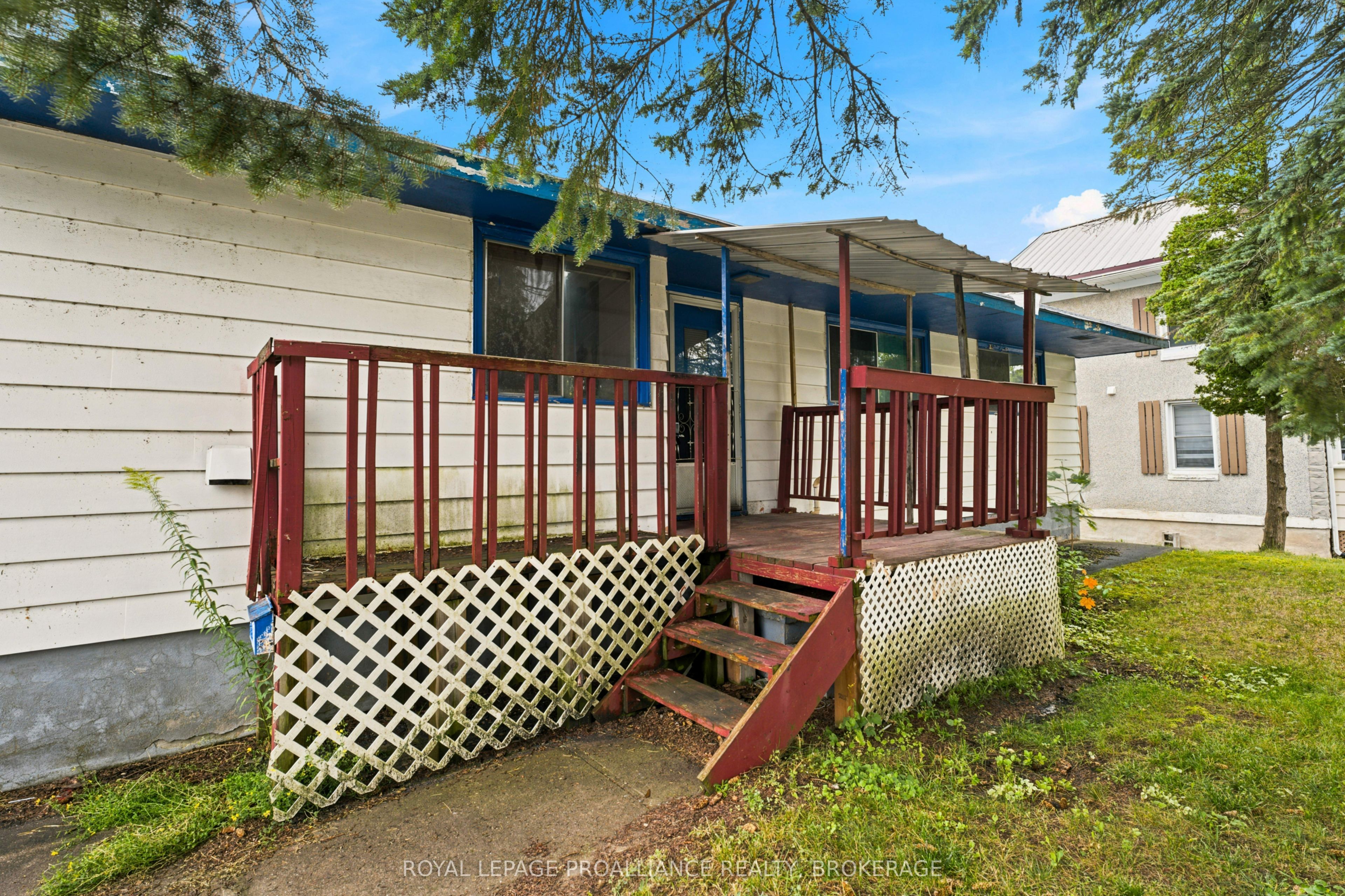 30 Elm Street, Gananoque, ON K7G 2S7 photo 4