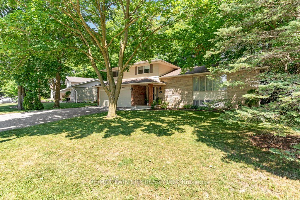 11 Grey Owl Drive, Woolwich, ON N3B 1S4 photo 2