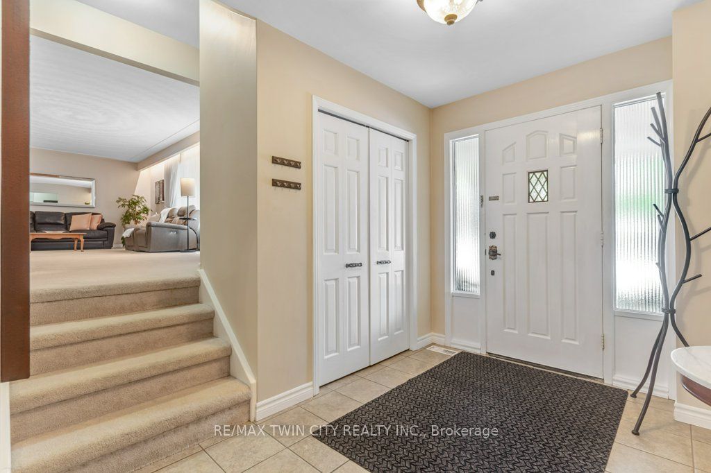 11 Grey Owl Drive, Woolwich, ON N3B 1S4 photo 4