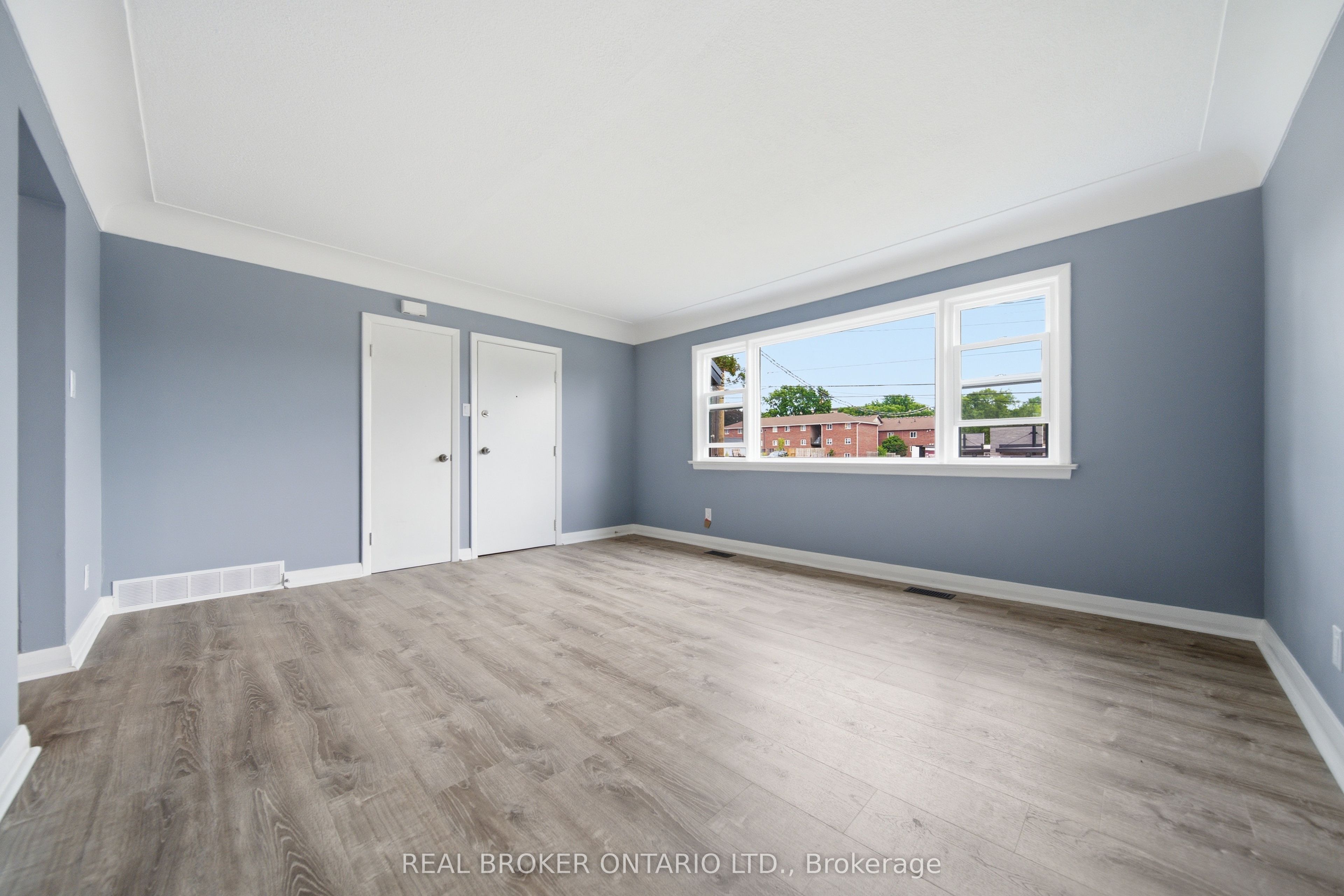 293 Highland Road E B, Kitchener, ON N2M 3W6 photo 2