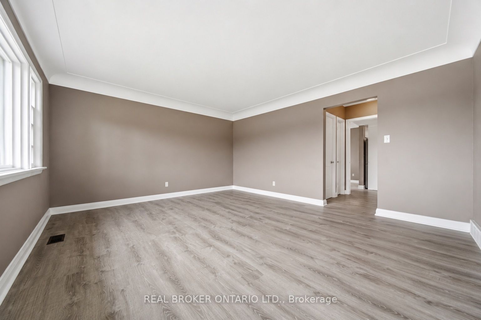 293 Highland Road E A, Kitchener, ON N2M 3W6 photo 2