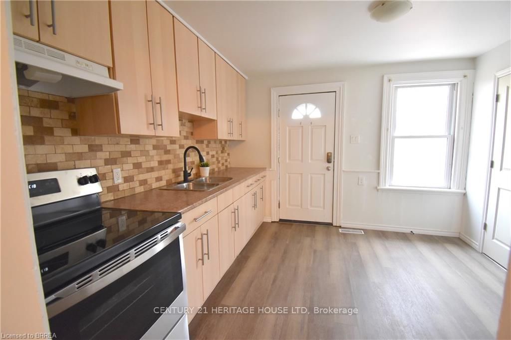 174 Darling Street 1, Brantford, ON N3S 3W6 photo 3