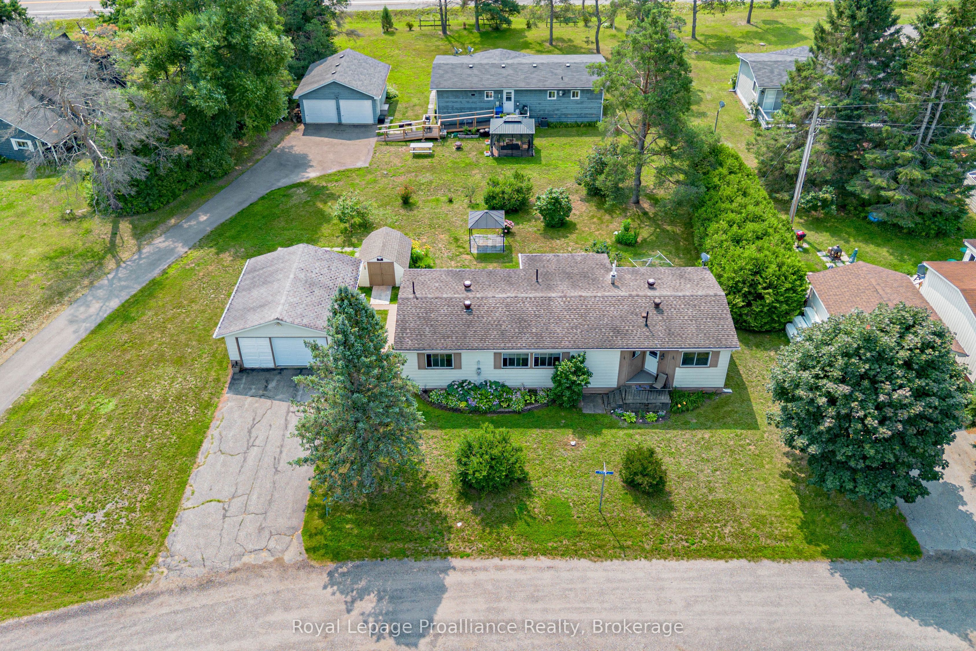 1064 Eighth Lane, Minden Hills, ON K0M 2K0 photo 2