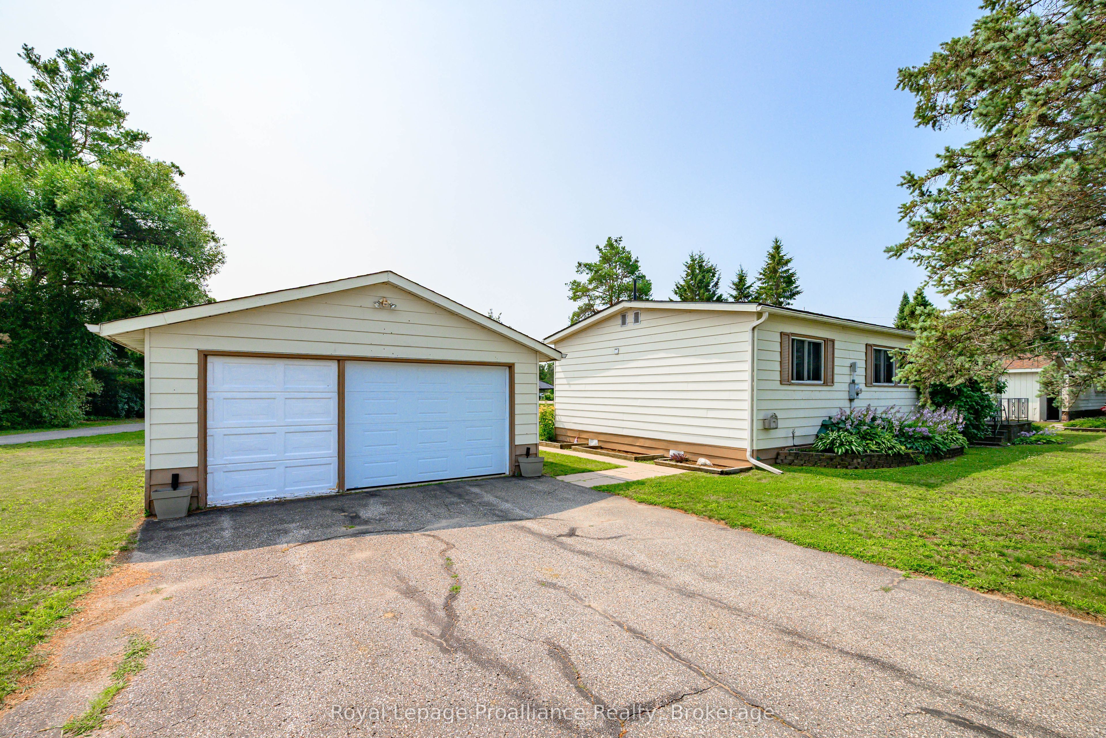 1064 Eighth Lane, Minden Hills, ON K0M 2K0 photo 5