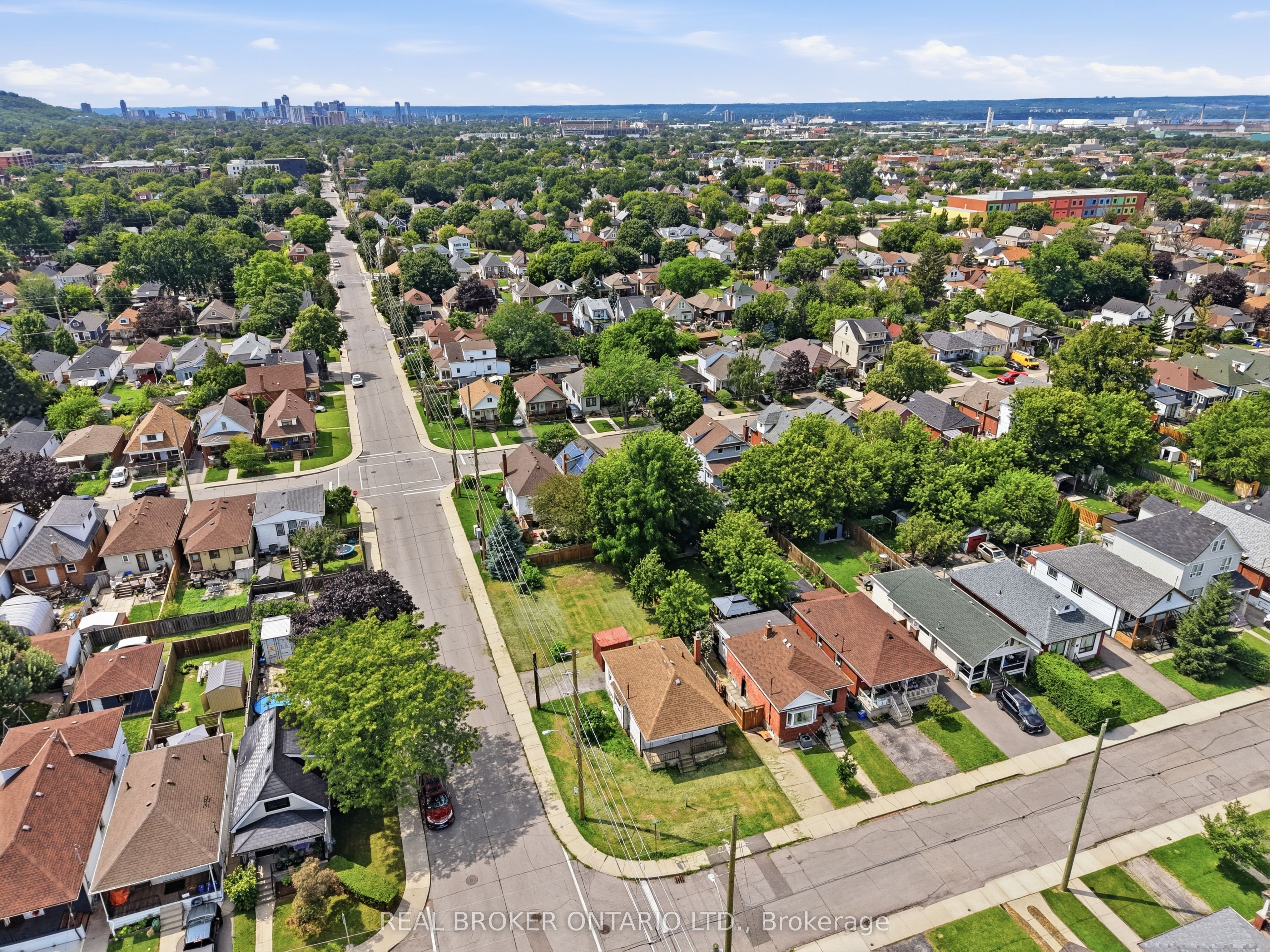 67 Huxley Avenue N, Hamilton, ON L8H 4P3