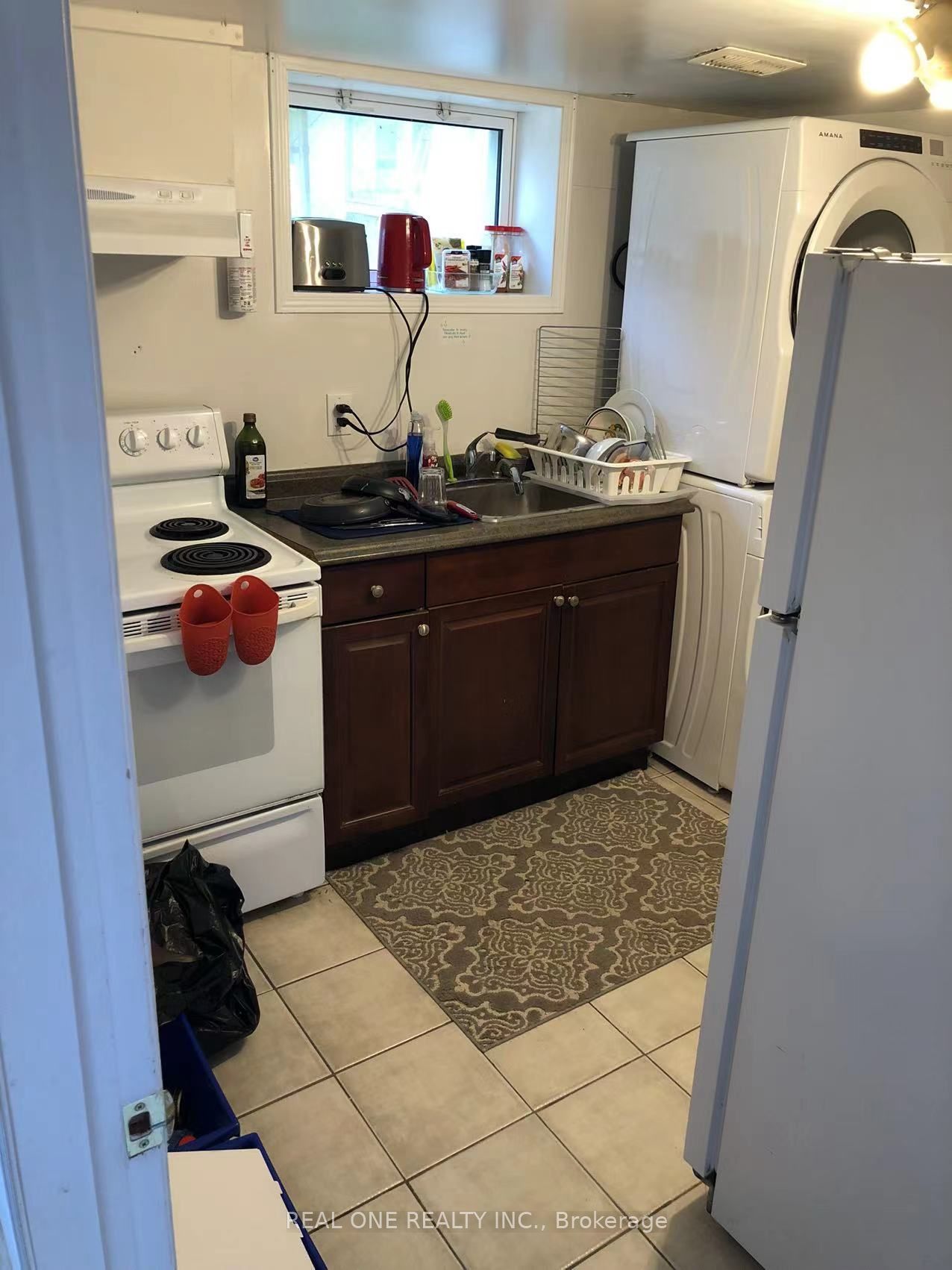 92 Binkley Crescent W Basement Room, Hamilton, ON L8S 3L1 photo 2
