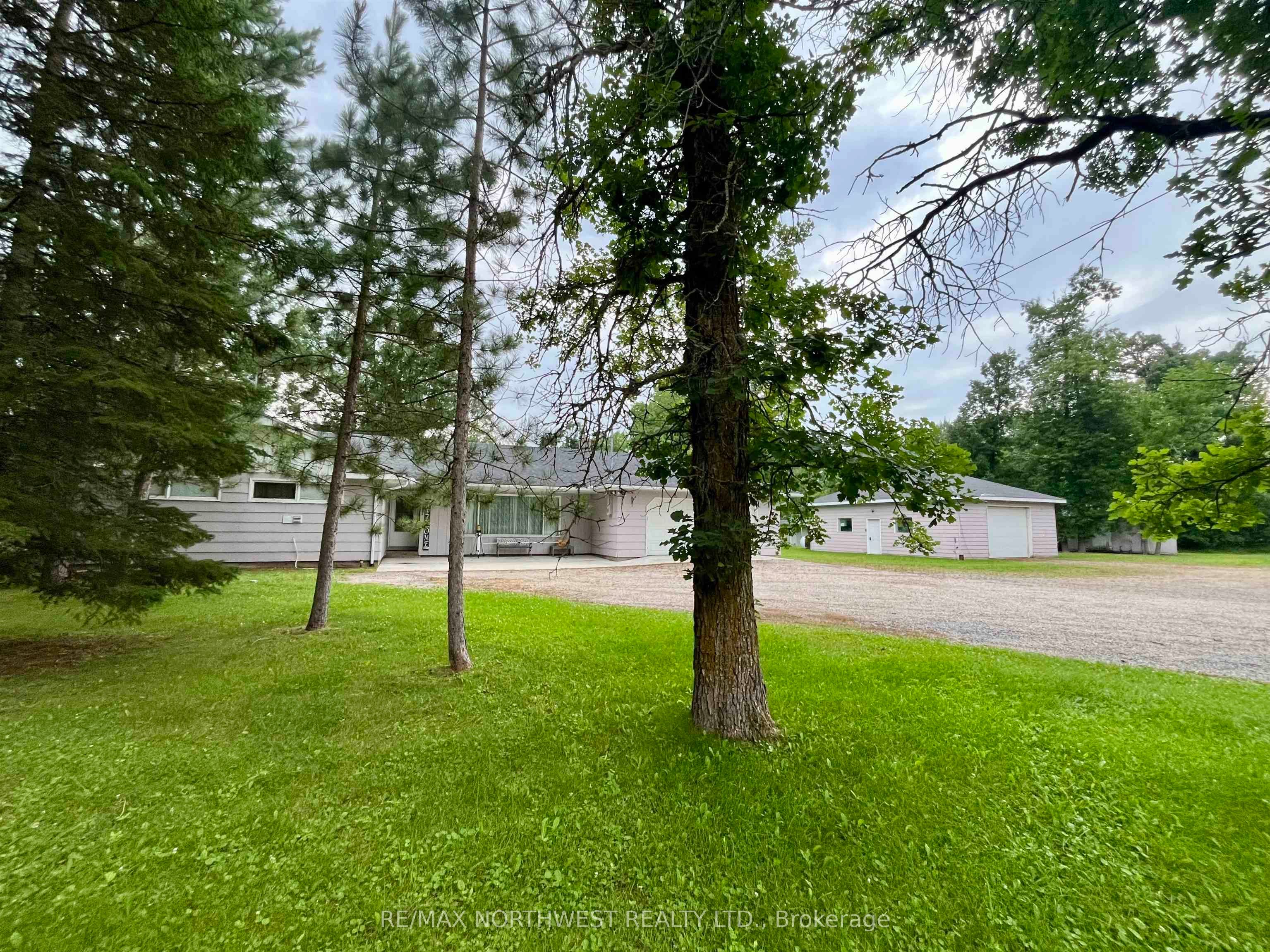 986 HWY 11, Dawson, ON P0W 1K0 photo 4