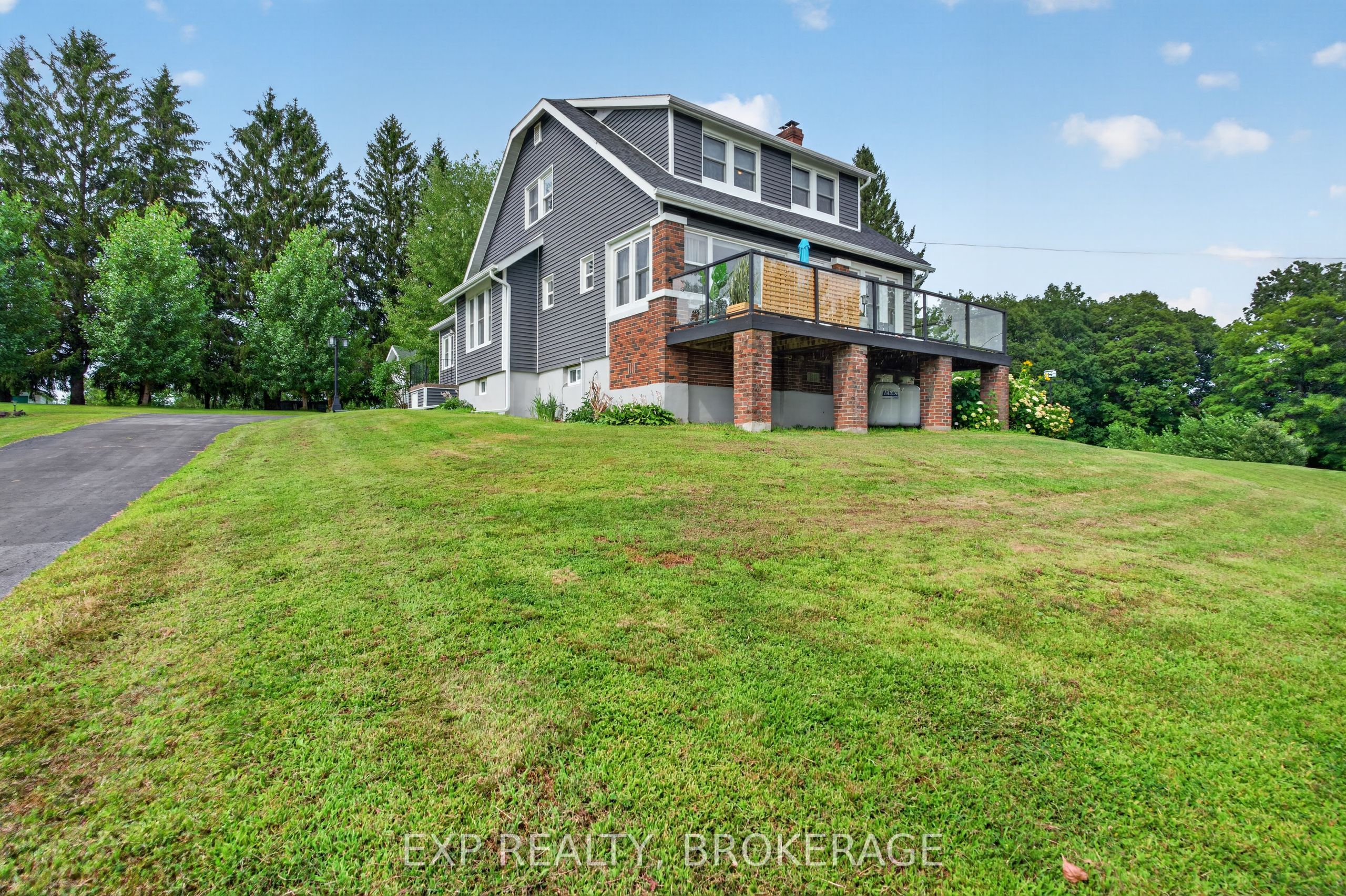 4682 COUNTY 2 Road, Front of Leeds & Seeleys Bay, ON K7G 2V5 photo 2