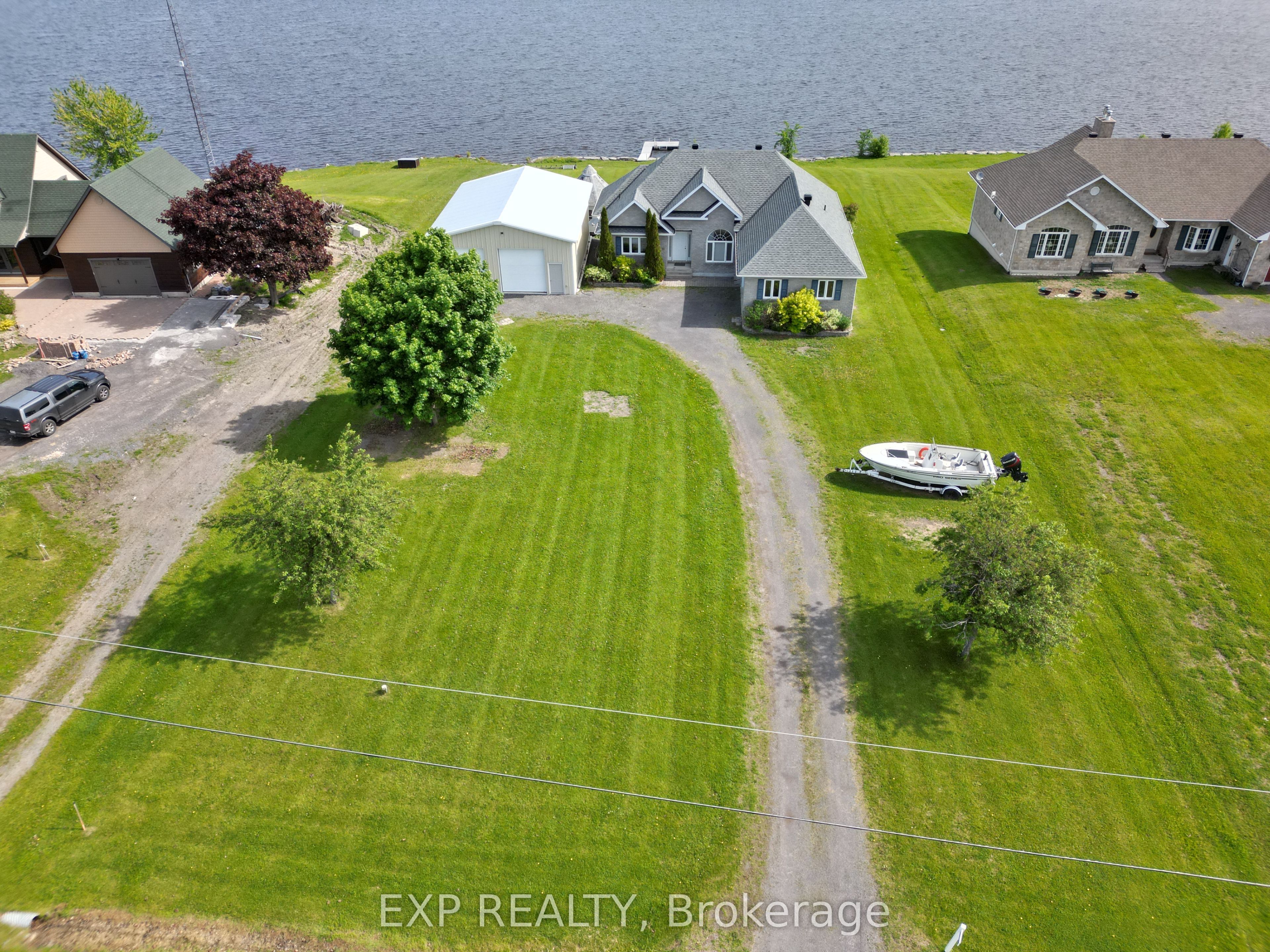 15 Rue Haute Rive Street, Alfred and Plantagenet, ON K0B 1J0