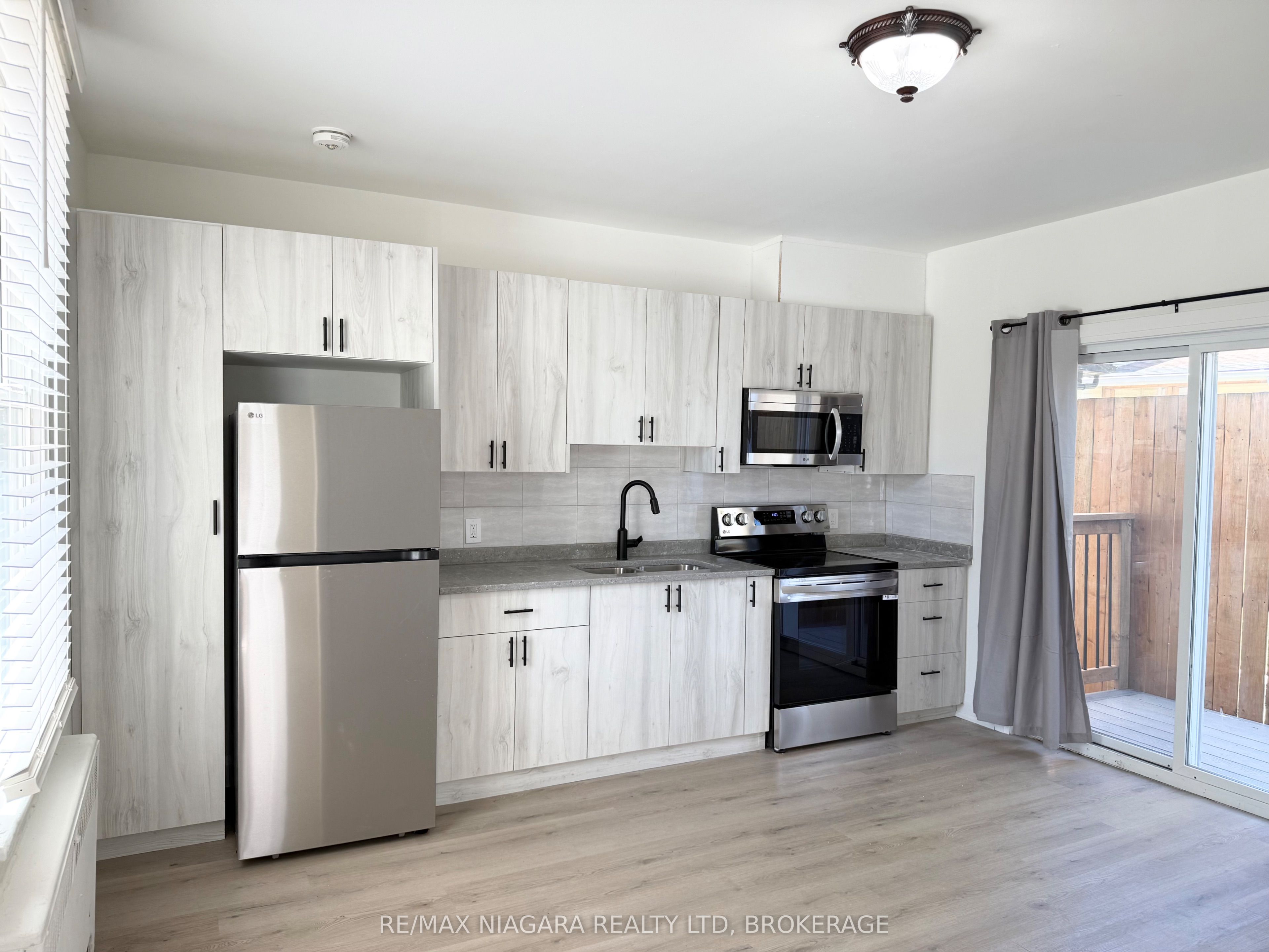 4711 RIVER Road Unit 2, Niagara Falls, ON L2E 3G2 photo 4