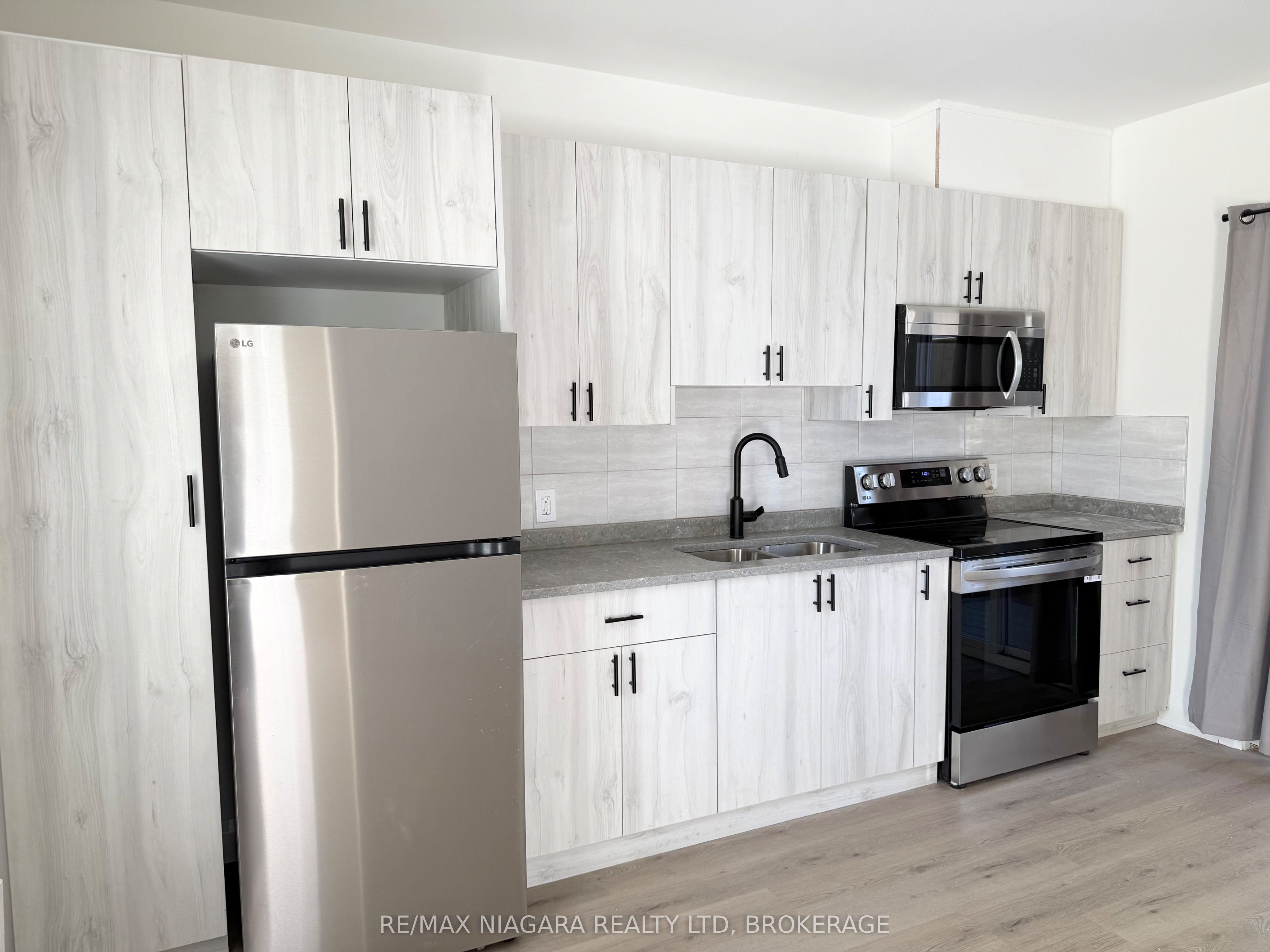 4711 RIVER Road Unit 2, Niagara Falls, ON L2E 3G2 photo 5