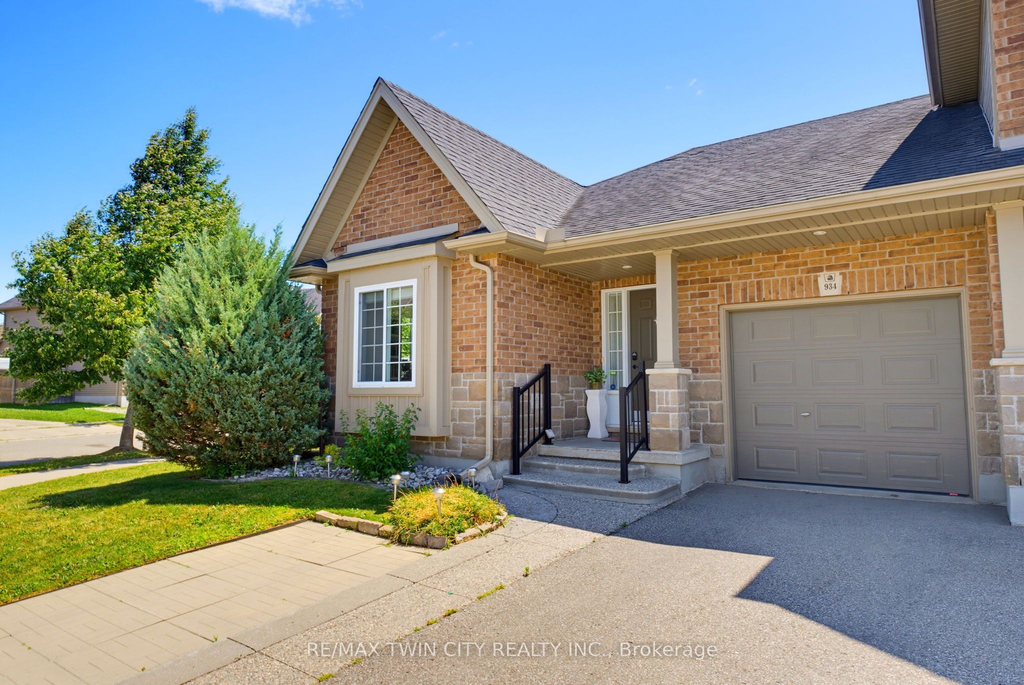 934 Zeller Crescent, Kitchener, ON N2A 0C7 photo 2