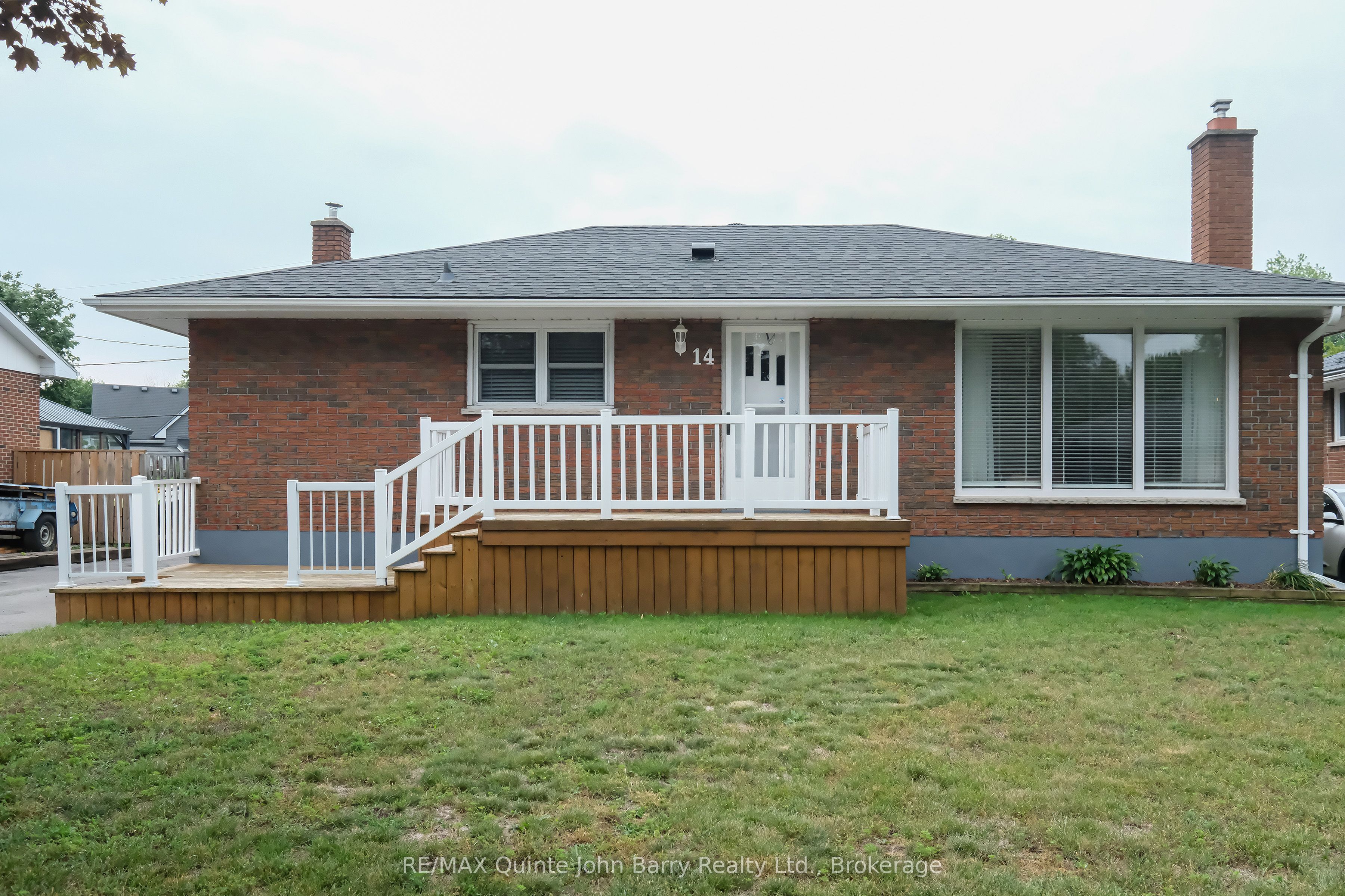 14 Gould Street, Quinte West, ON K8V 1Y6 photo 2