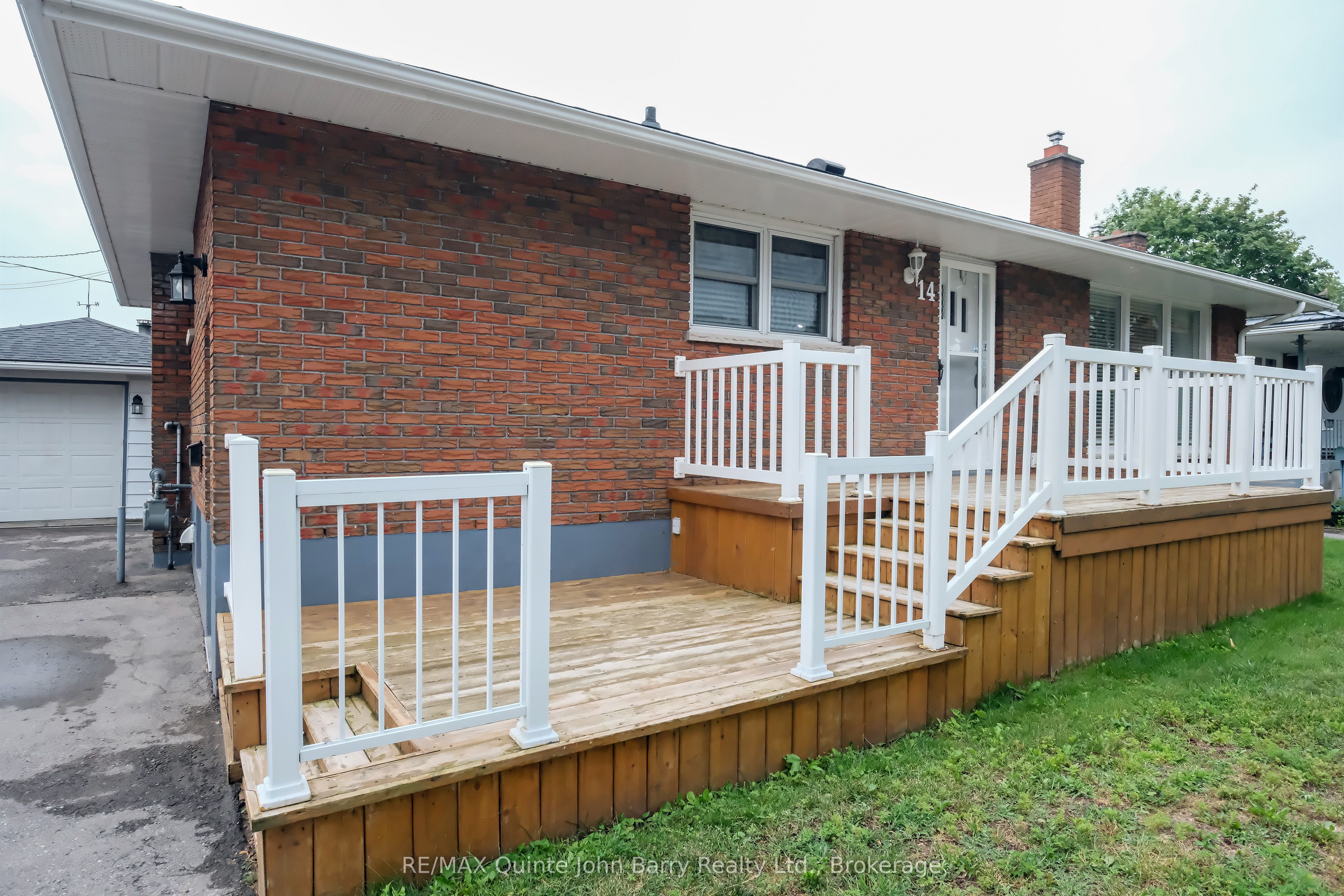 14 Gould Street, Quinte West, ON K8V 1Y6 photo 4