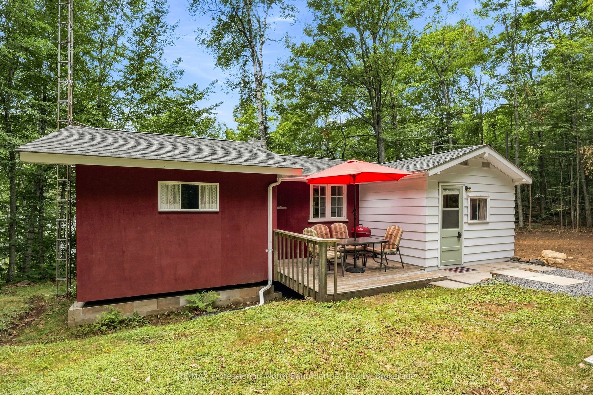 1075 Nanook Lane, Highlands East, ON K0M 1S0