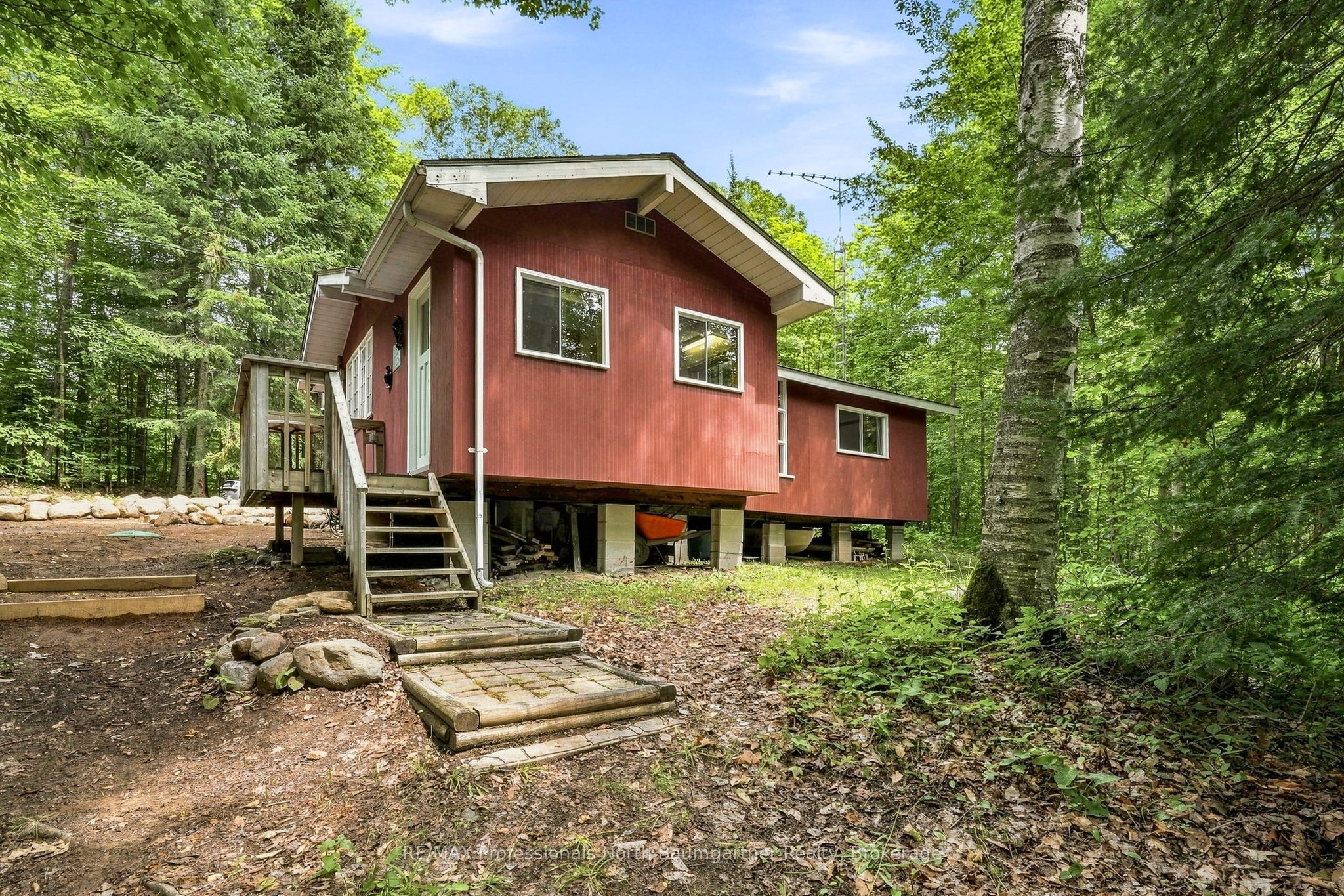 1075 Nanook Lane, Highlands East, ON K0M 1S0 photo 2