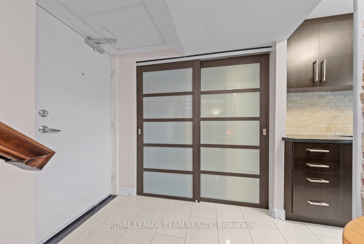 12 Corkstown Road 201, Crystal Bay - Rocky Point - Bayshore, ON K2H 5B3 photo 4
