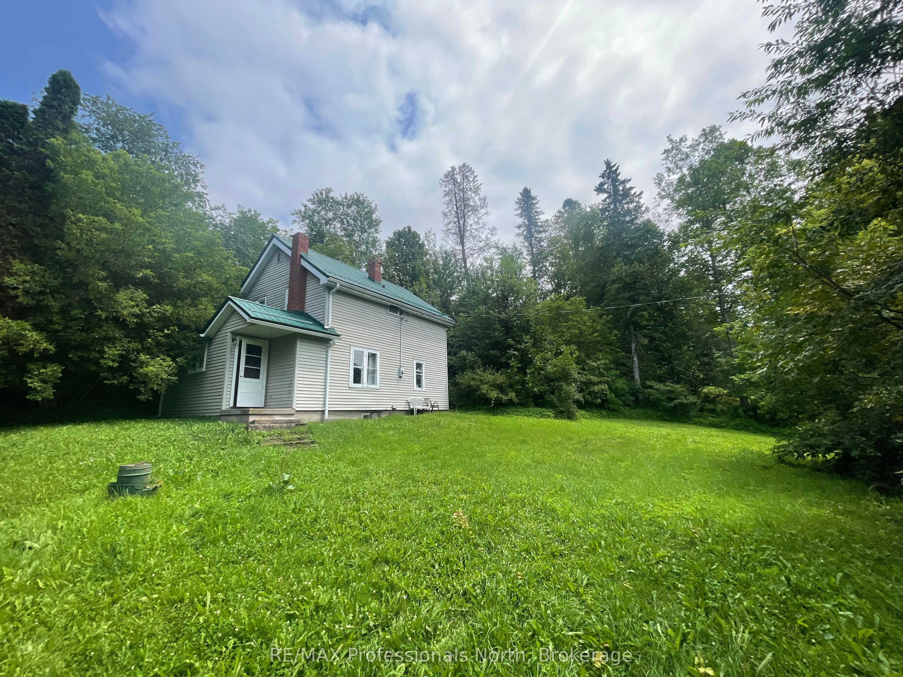 1038 Gooderham Street, Highlands East, ON K0M 1R0