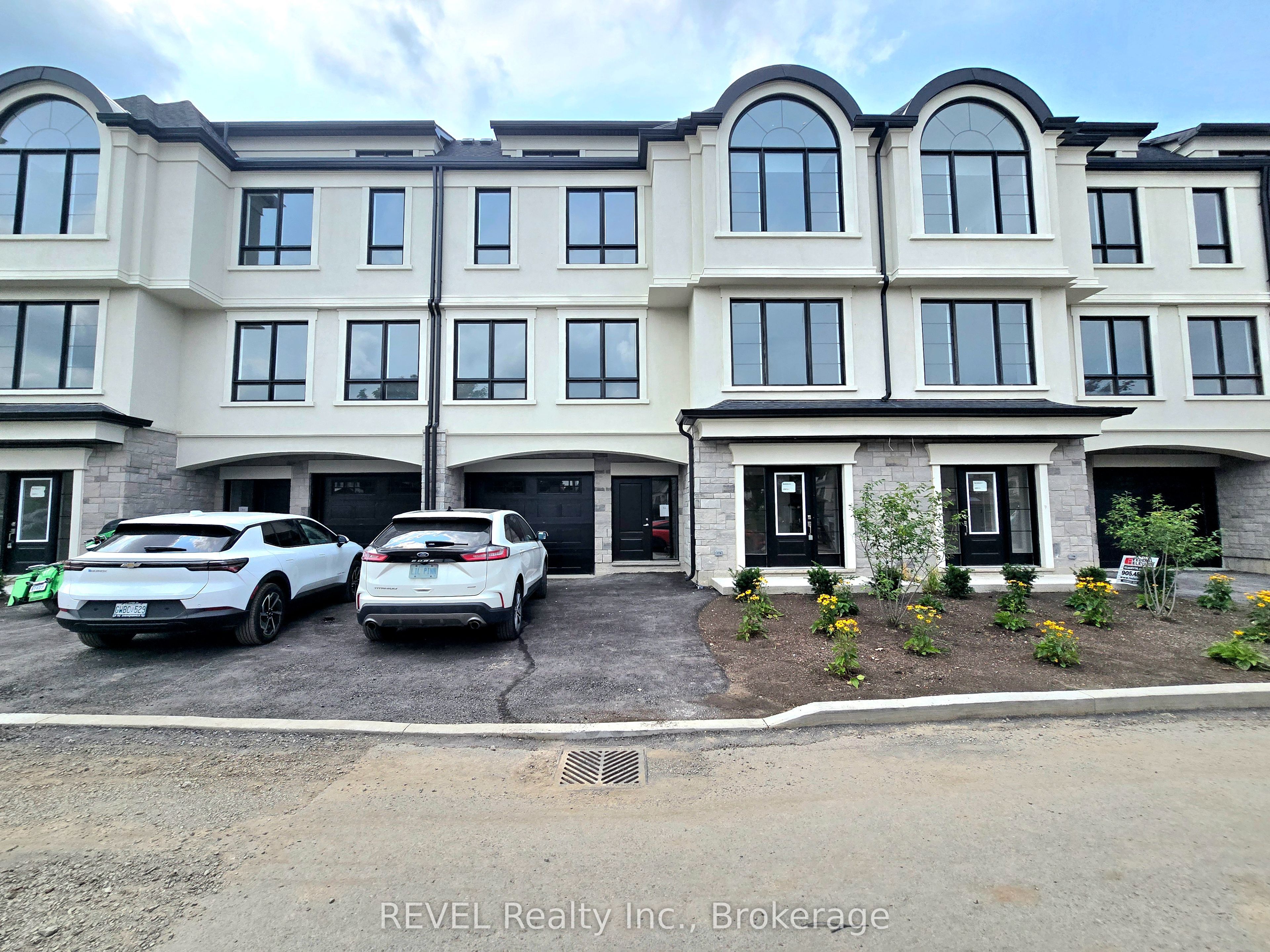 15 Lake Street 2, Grimsby, ON L3M 2G4