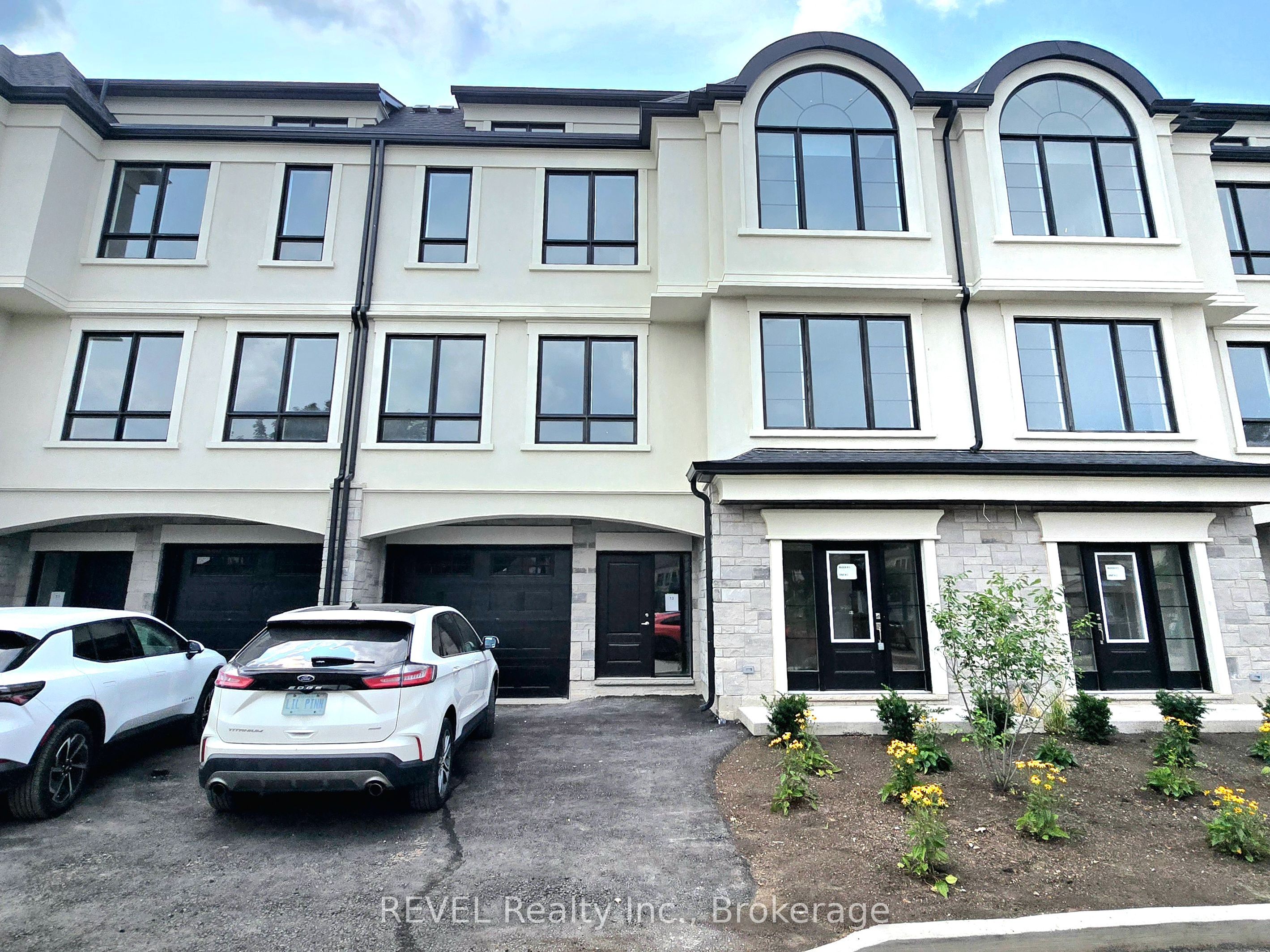 15 Lake Street 2, Grimsby, ON L3M 2G4 photo 3