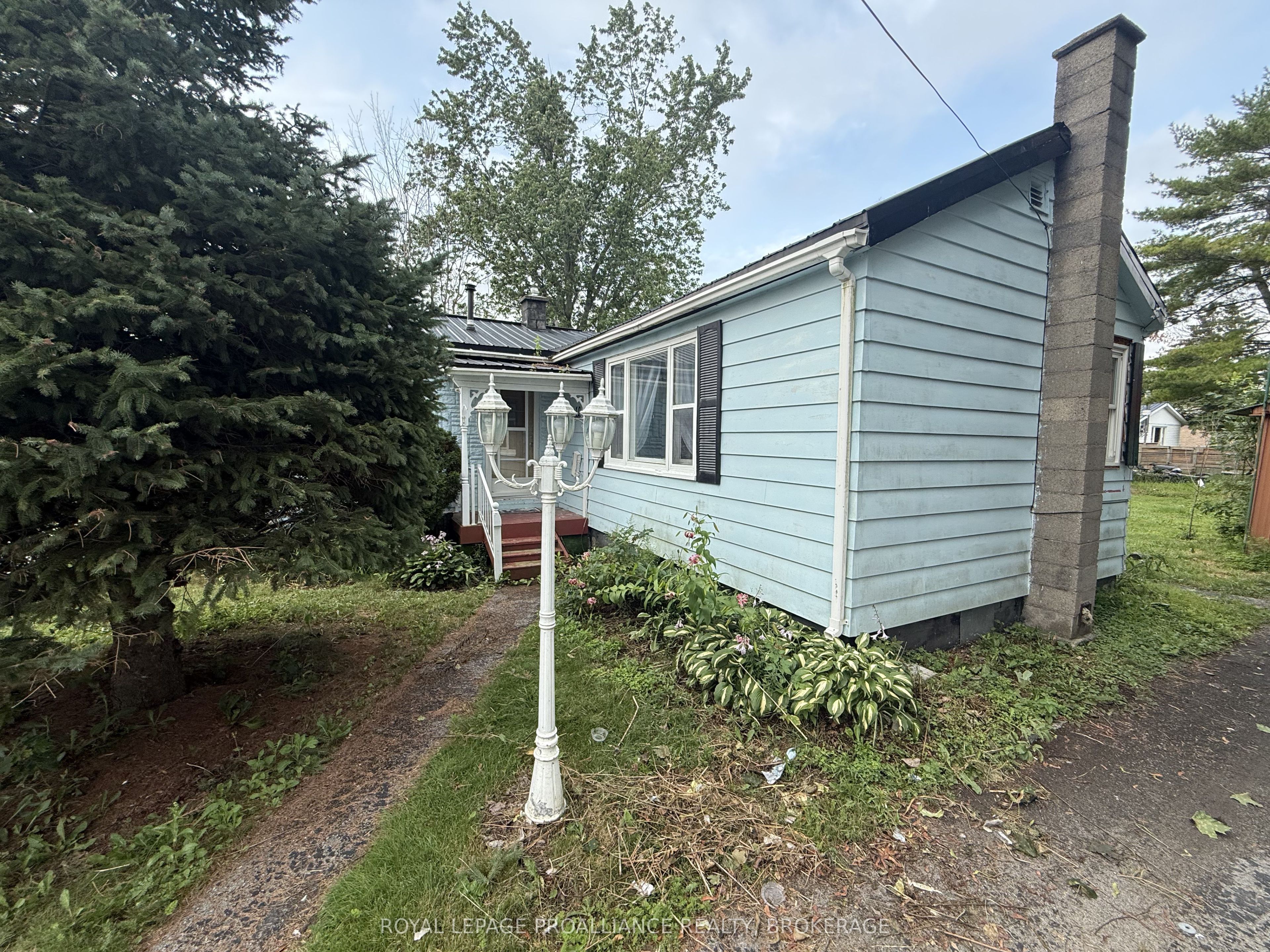 10 POTTER Drive, Loyalist, ON K0H 2H0 photo 2