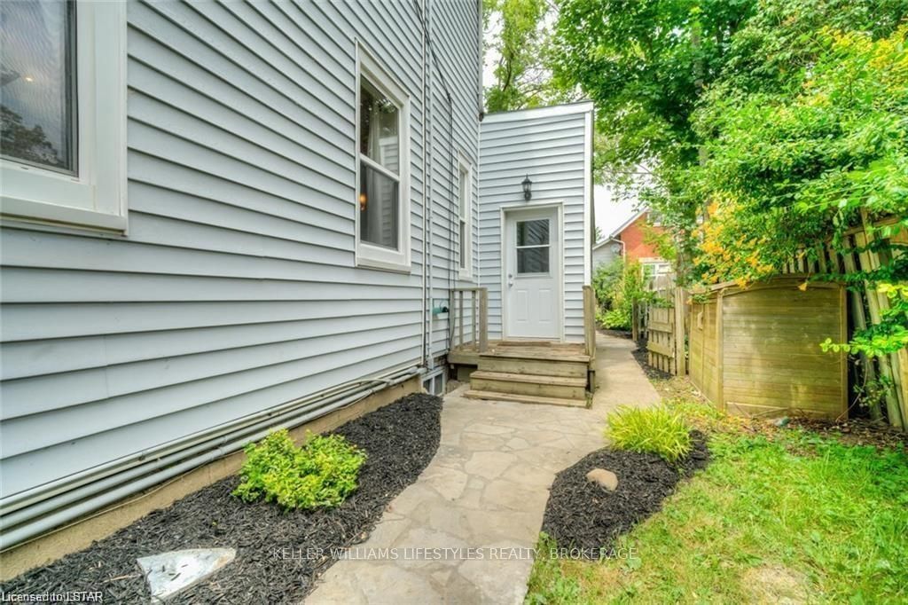 492 EMERY Street E, London South, ON N6C 2E8 photo 2