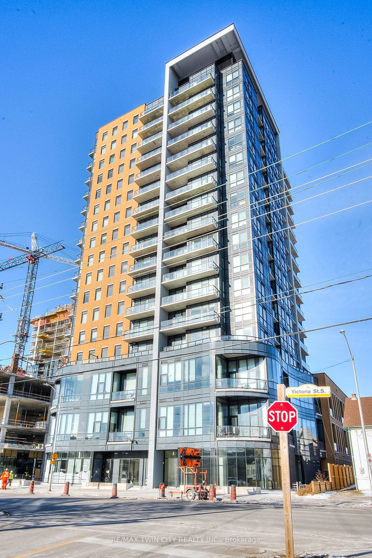 108 GARMENT Street 405, Kitchener, ON N2G 0E2 photo 2