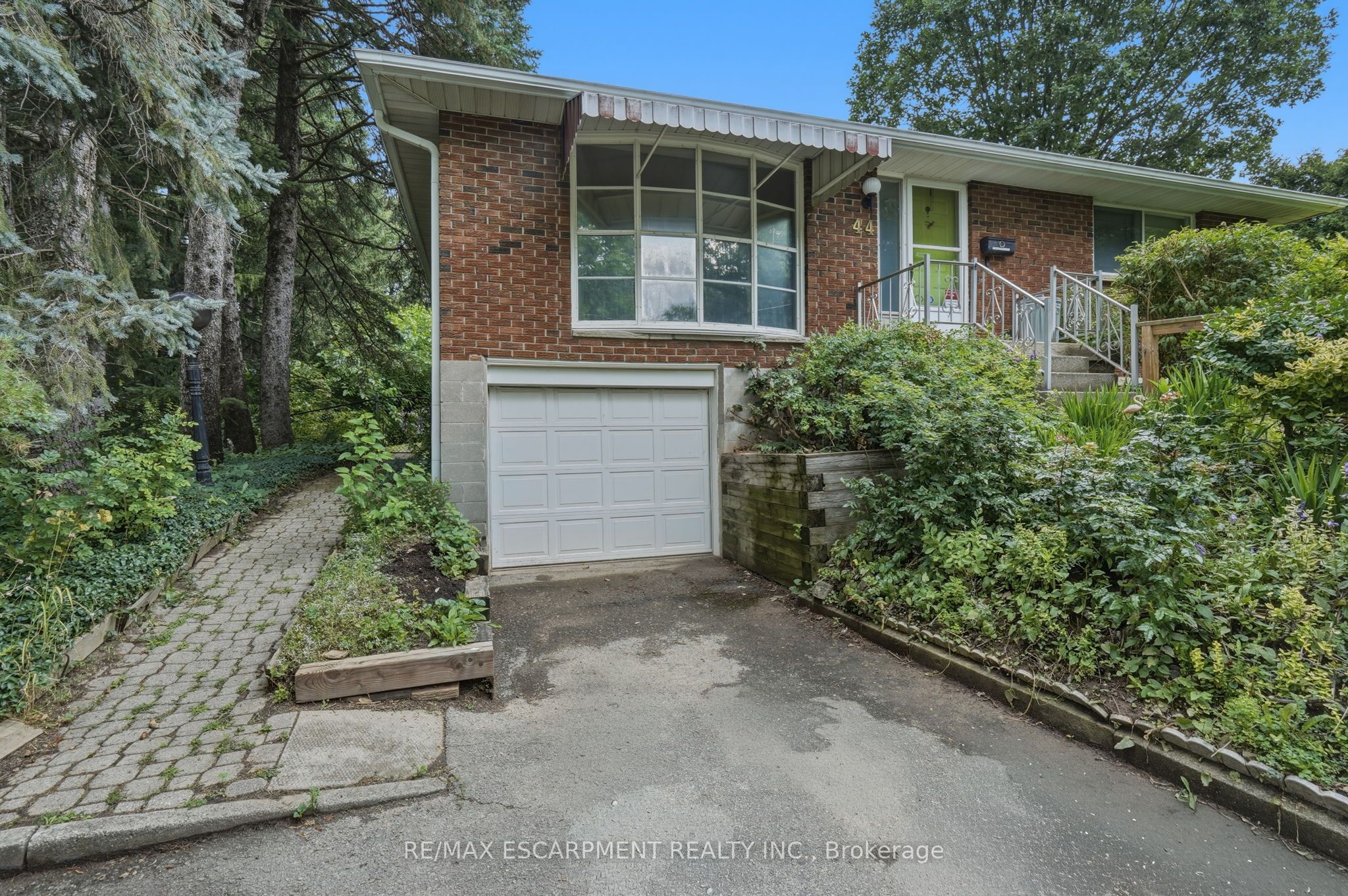 44 McDonald Court, Hamilton, ON L9H 7C4 photo 2