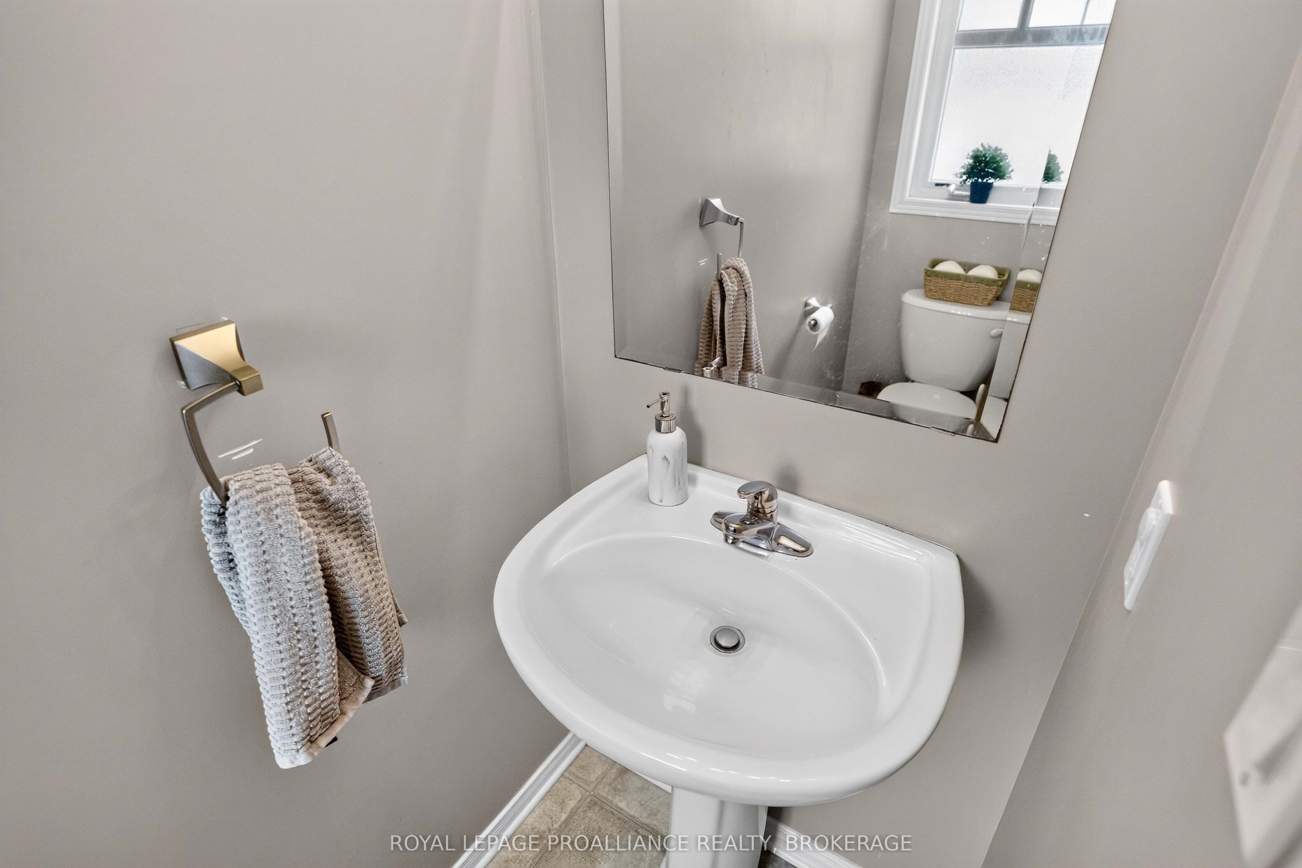 1571 Crimson Crescent, Kingston, ON K7P 0J3 photo 4
