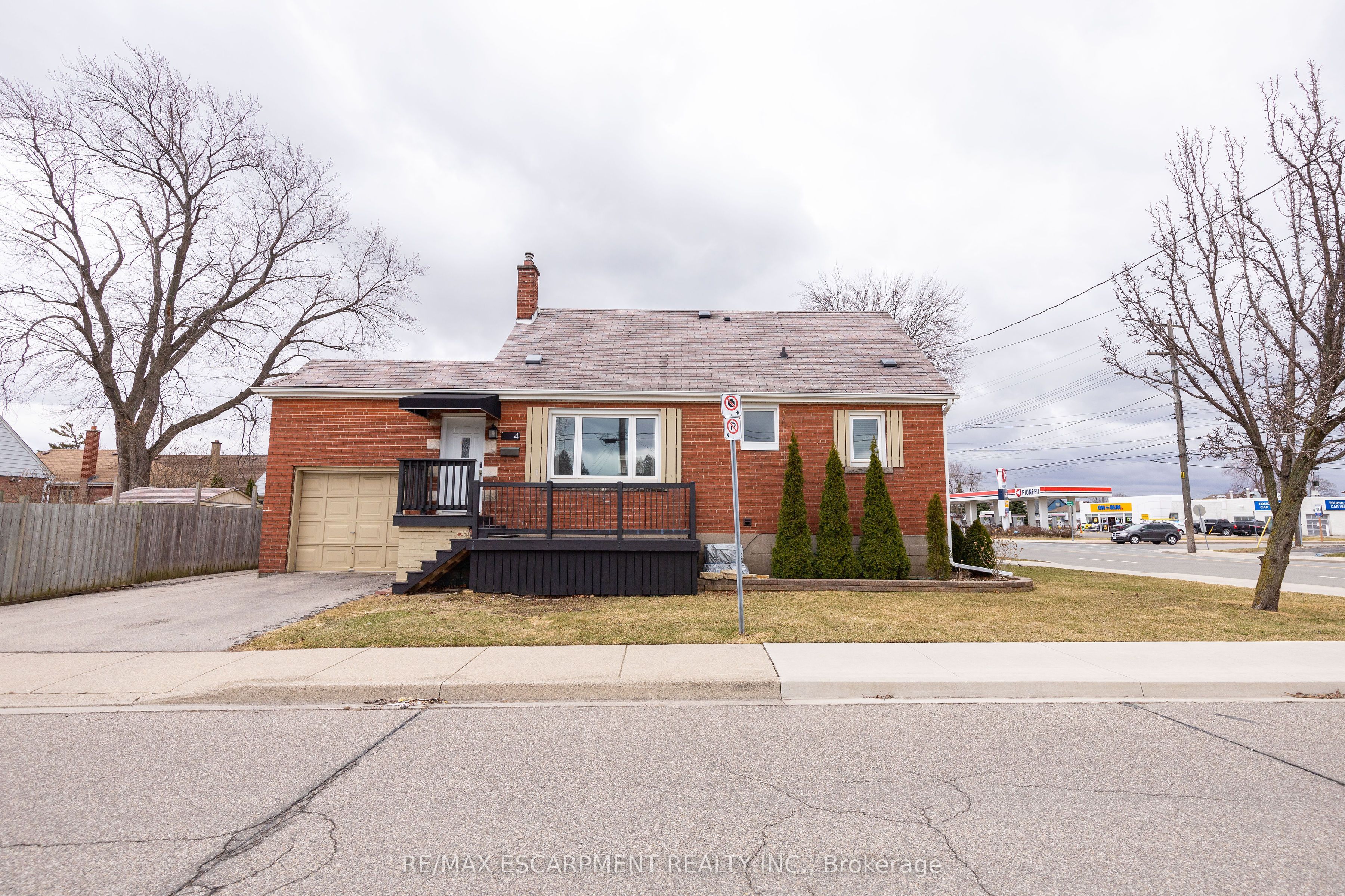 4 Sunning Hill Avenue LOWER, Hamilton, ON L8T 4Z1