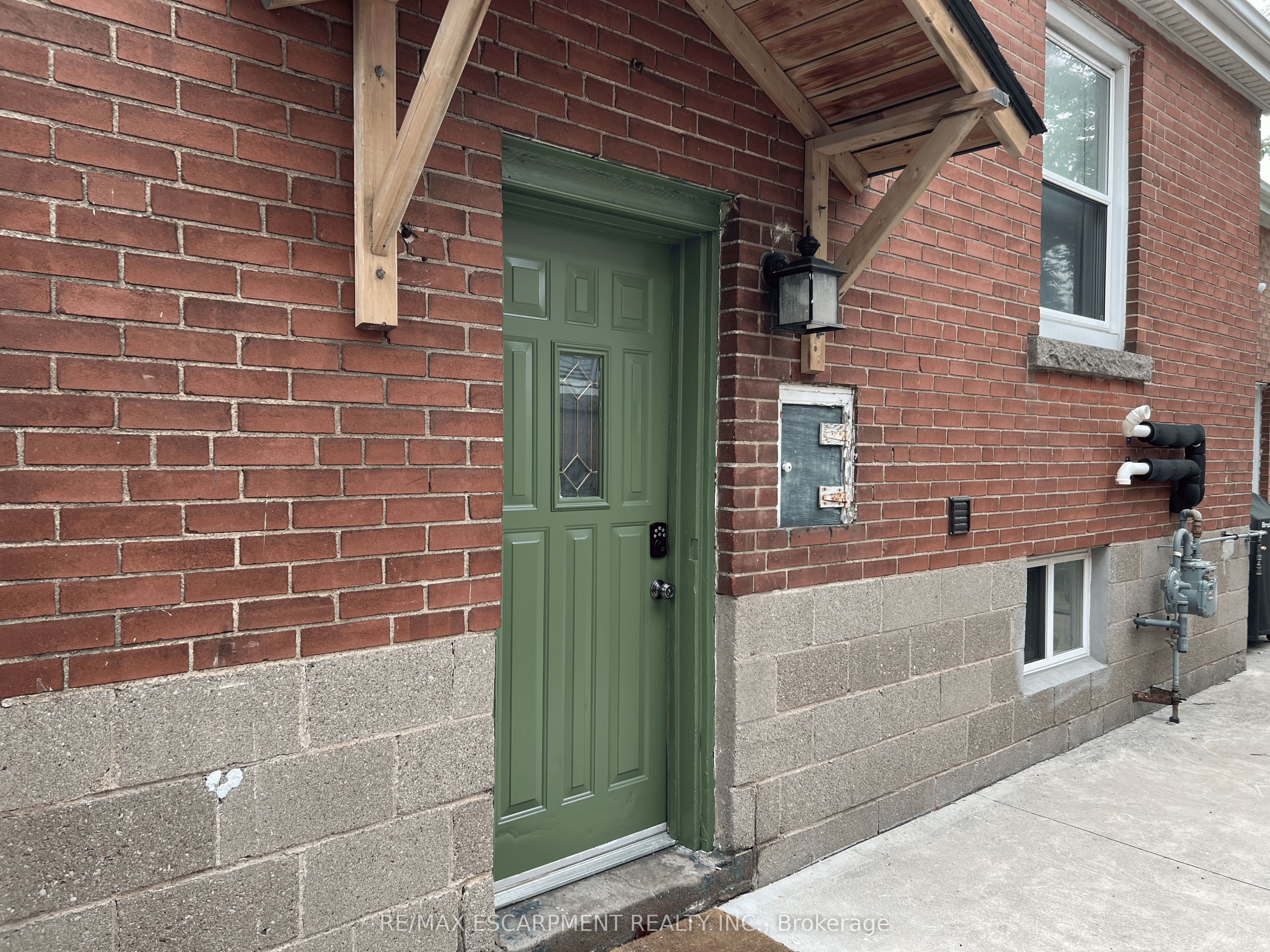 4 Sunning Hill Avenue LOWER, Hamilton, ON L8T 4Z1 photo 2