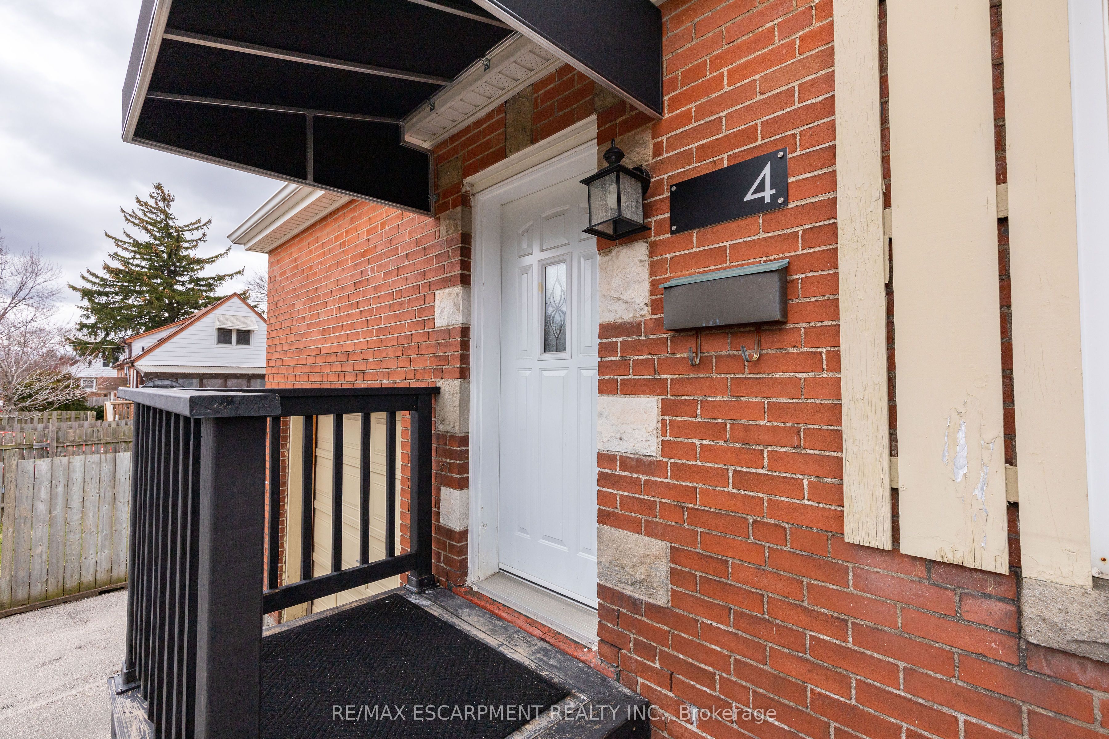 4 Sunning Hill Avenue LOWER, Hamilton, ON L8T 4Z1 photo 5