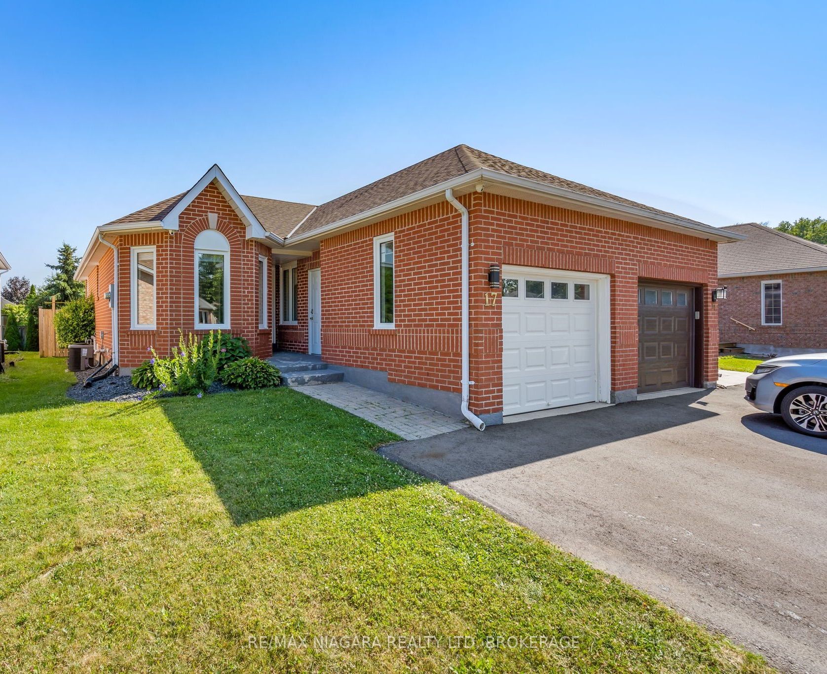 17 Jackson Court W, Welland, ON L3C 7G2