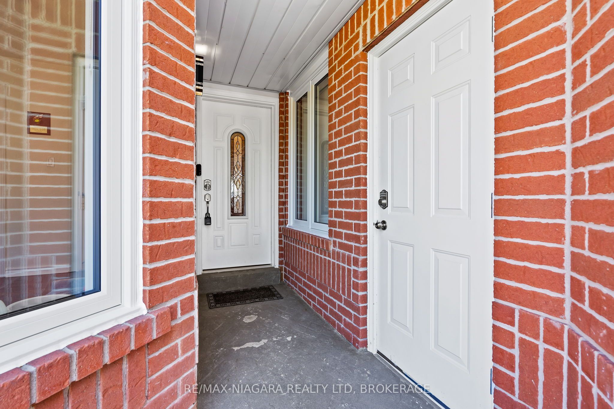 17 Jackson Court W, Welland, ON L3C 7G2 photo 2